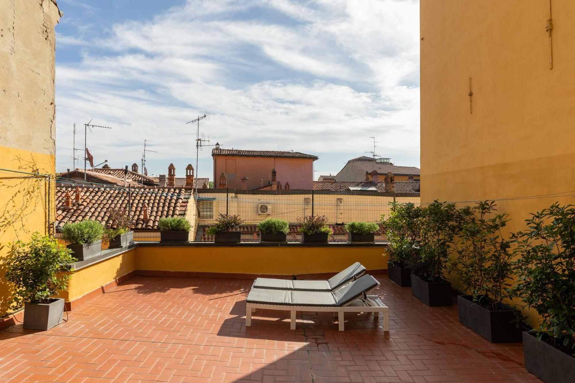 Appartamento Con Terrazza Tra I Tetti Del Centro *