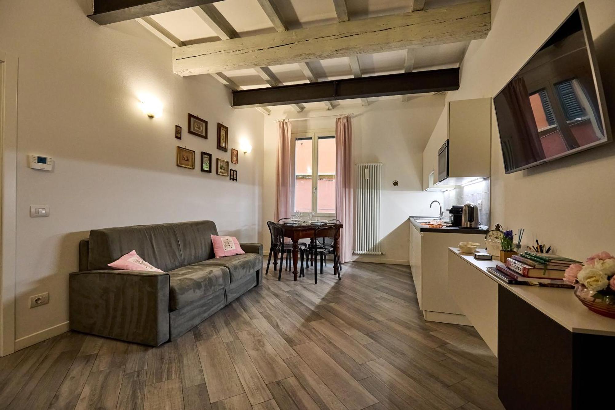 Apartamento La Torre Lunga -smart Working- 150 M Dalle-from Due Torri-two Towers