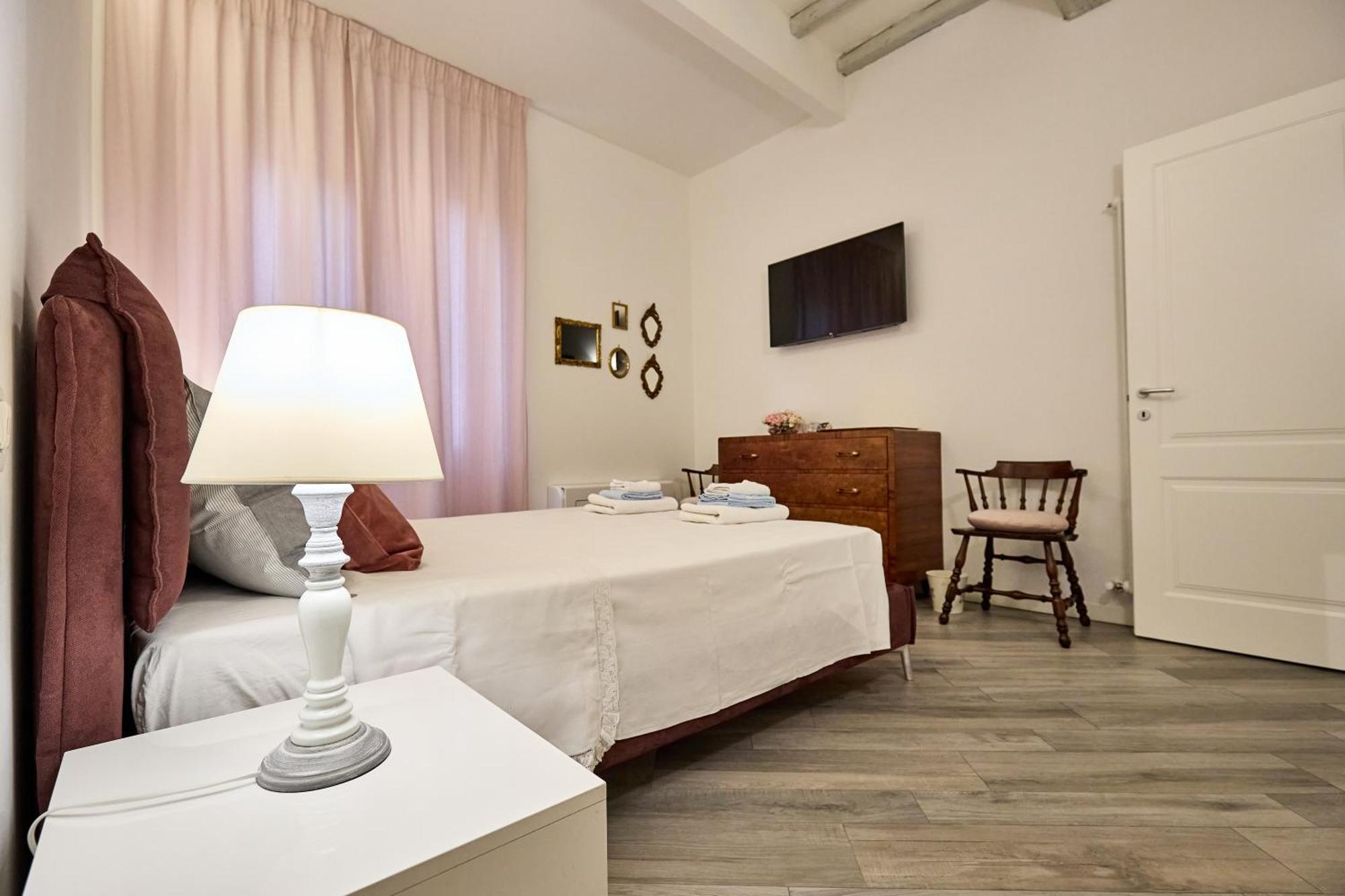 Apartment La Torre Lunga -smart Working- 150 M Dalle-from Due Torri-two Towers