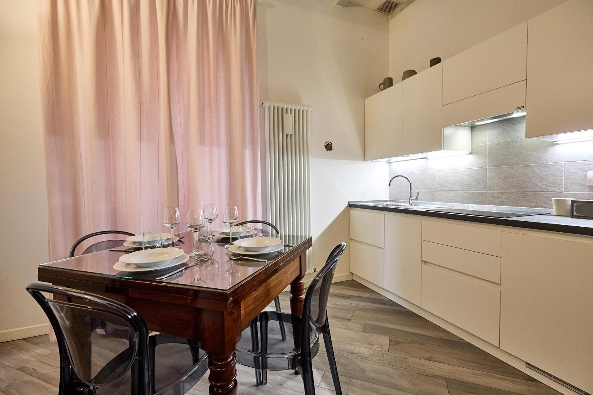 Apartment La Torre Lunga -smart Working- 150 M Dalle-from Due Torri-two Towers *