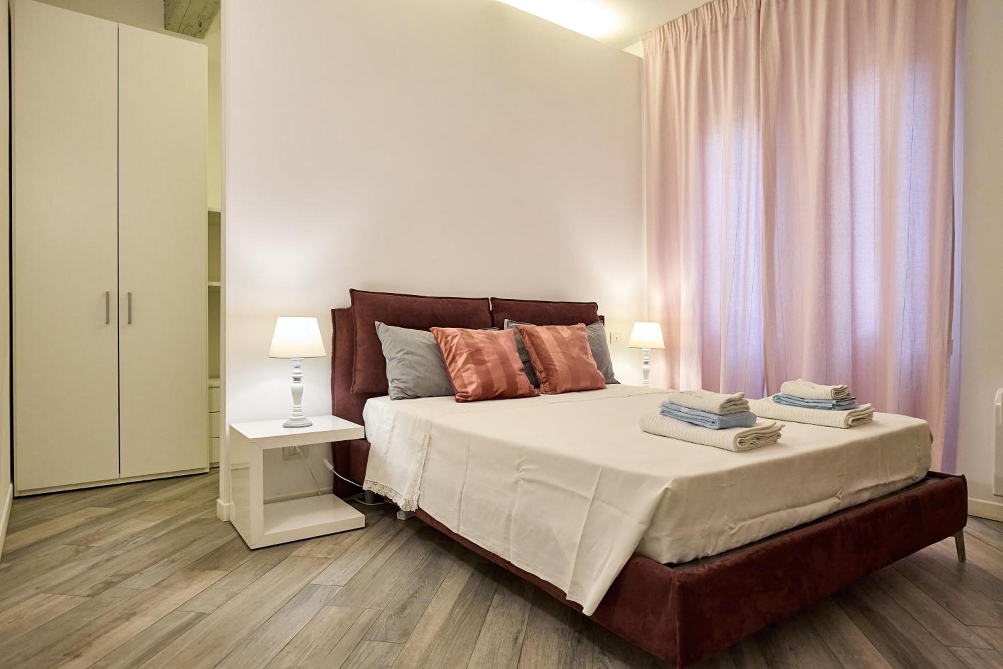 La Torre Lunga -smart Working- 150 M Dalle-from Due Torri-two Towers *