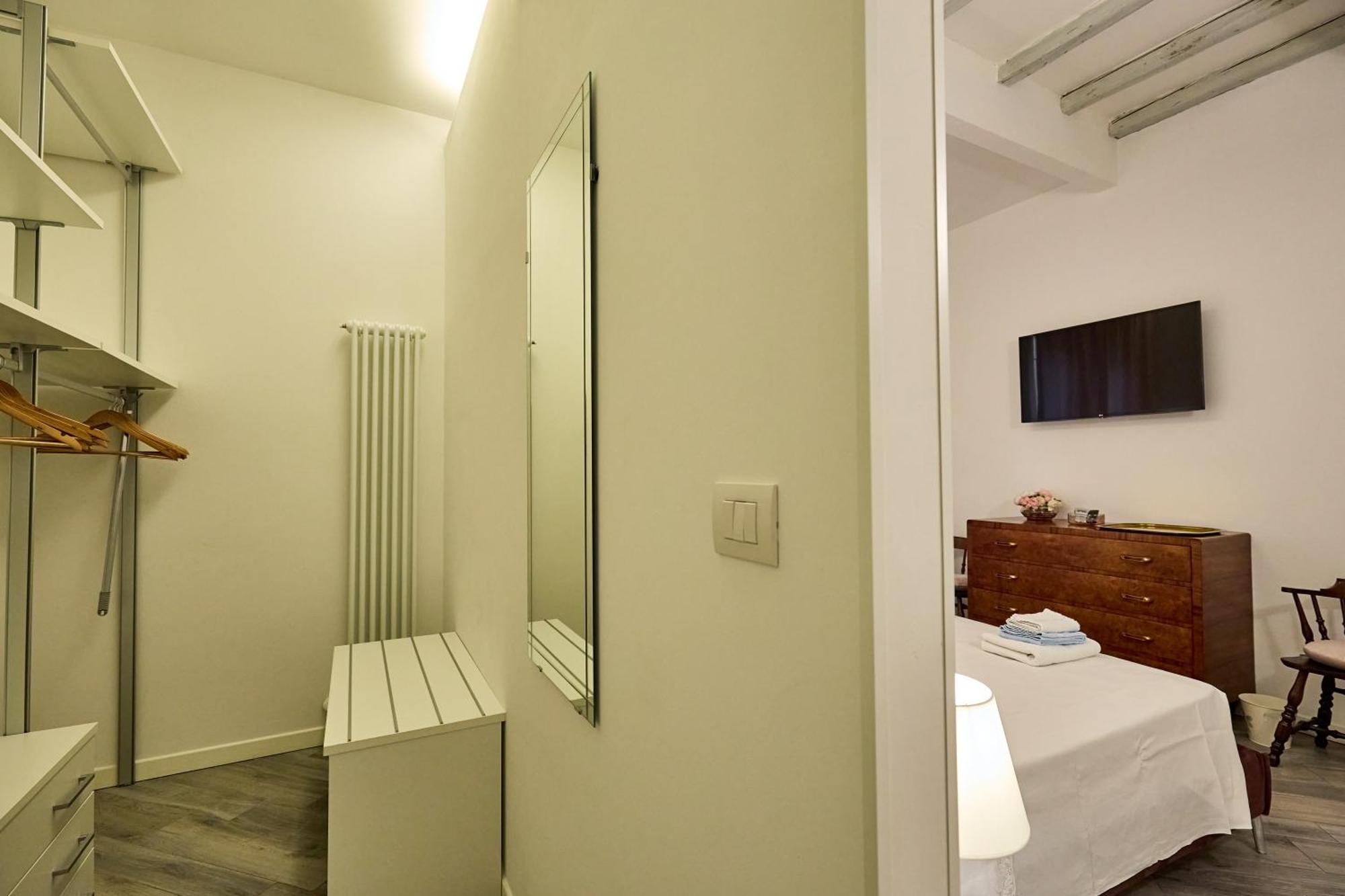 La Torre Lunga -smart Working- 150 M Dalle-from Due Torri-two Towers Apartment