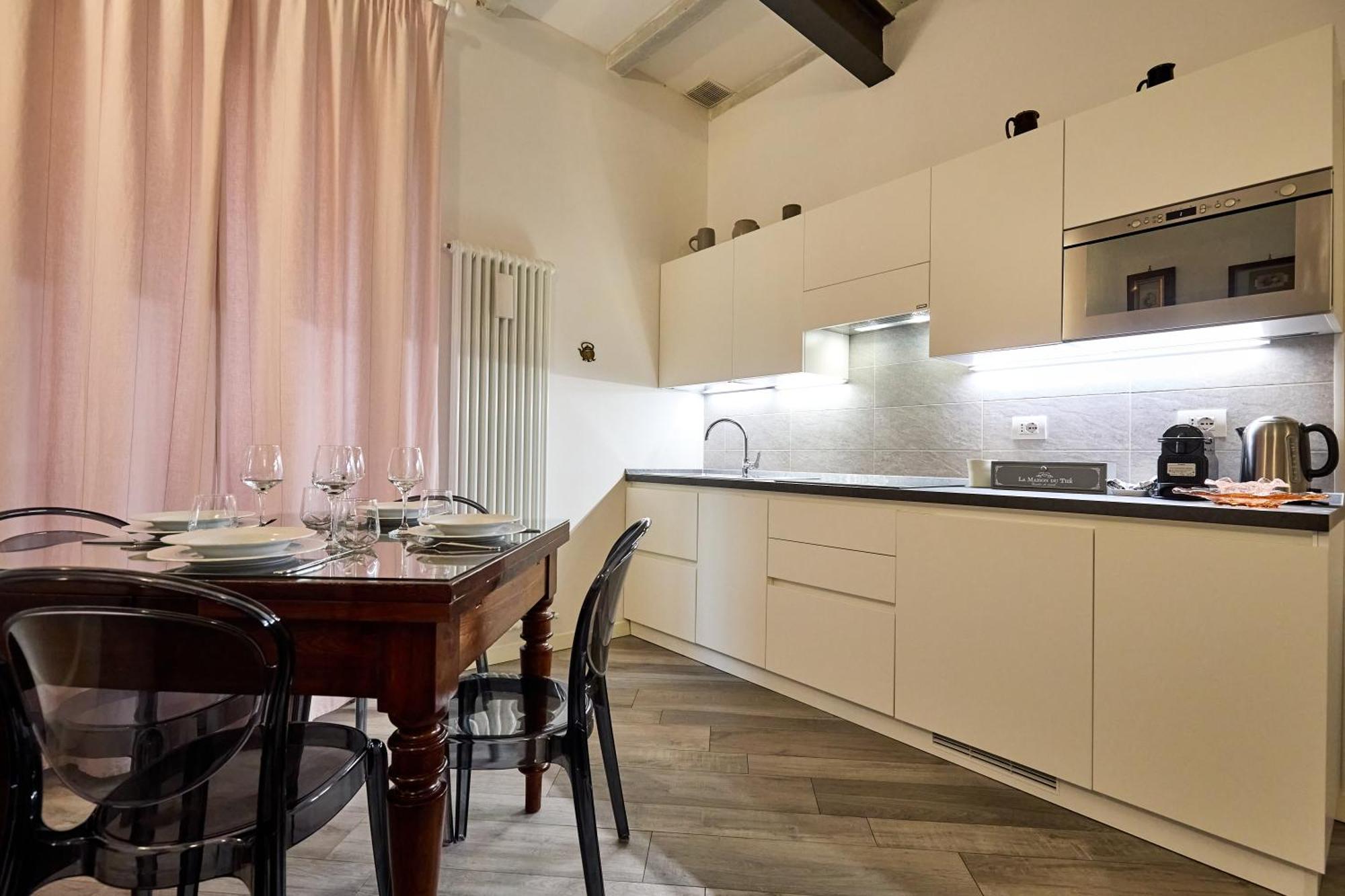 La Torre Lunga -smart Working- 150 M Dalle-from Due Torri-two Towers Apartment *