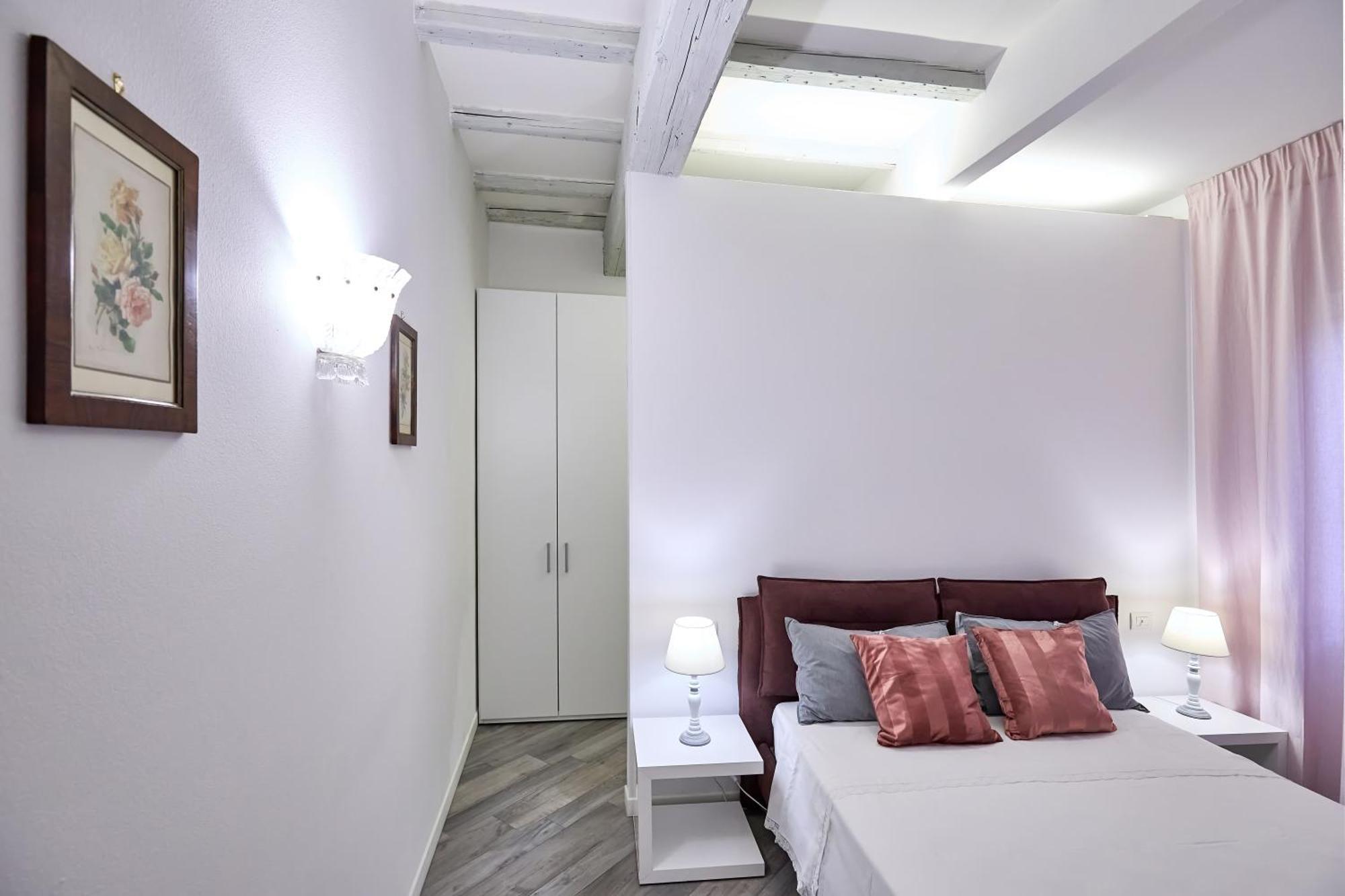 Apartment La Torre Lunga -smart Working- 150 M Dalle-from Due Torri-two Towers *