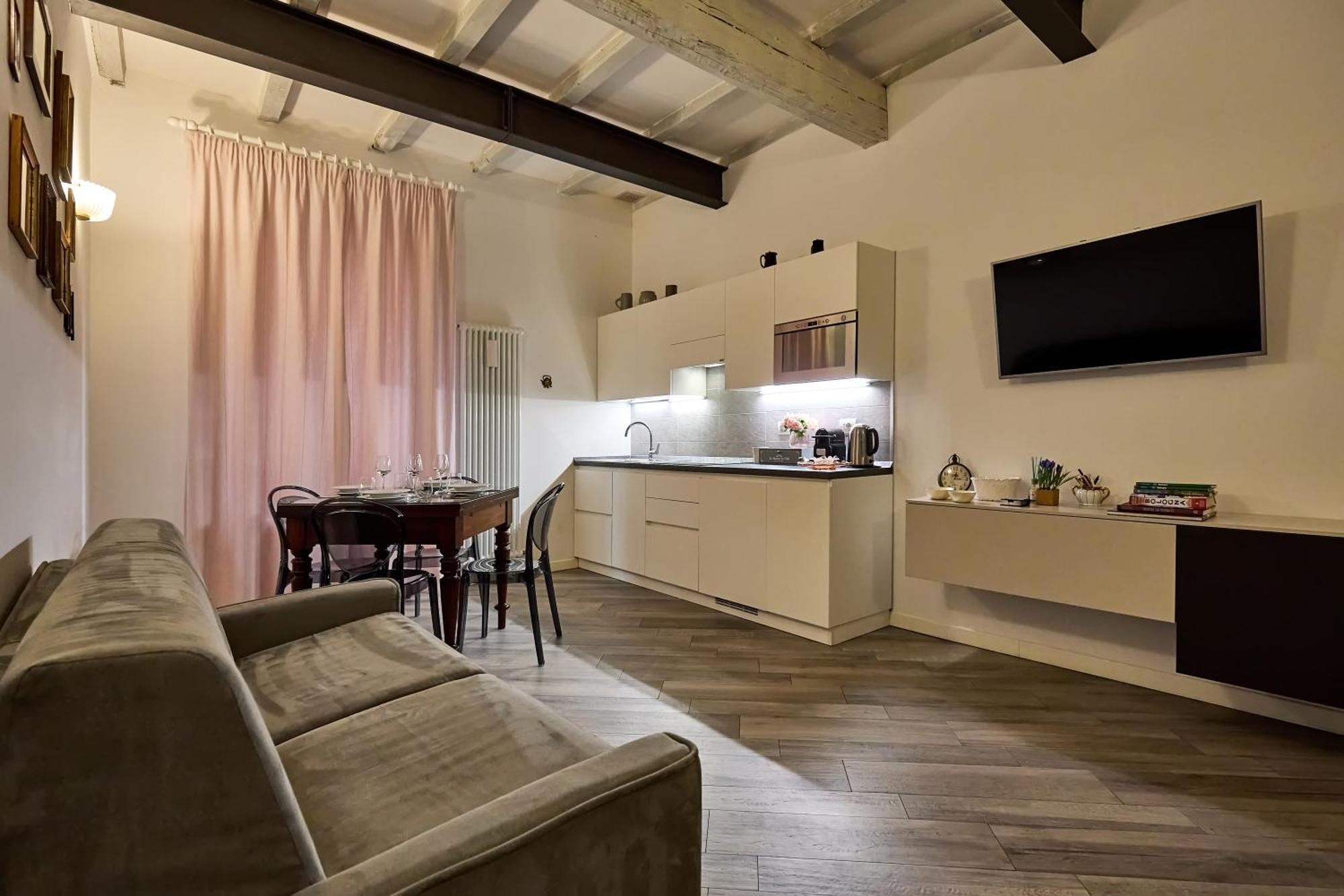 La Torre Lunga -smart Working- 150 M Dalle-from Due Torri-two Towers *