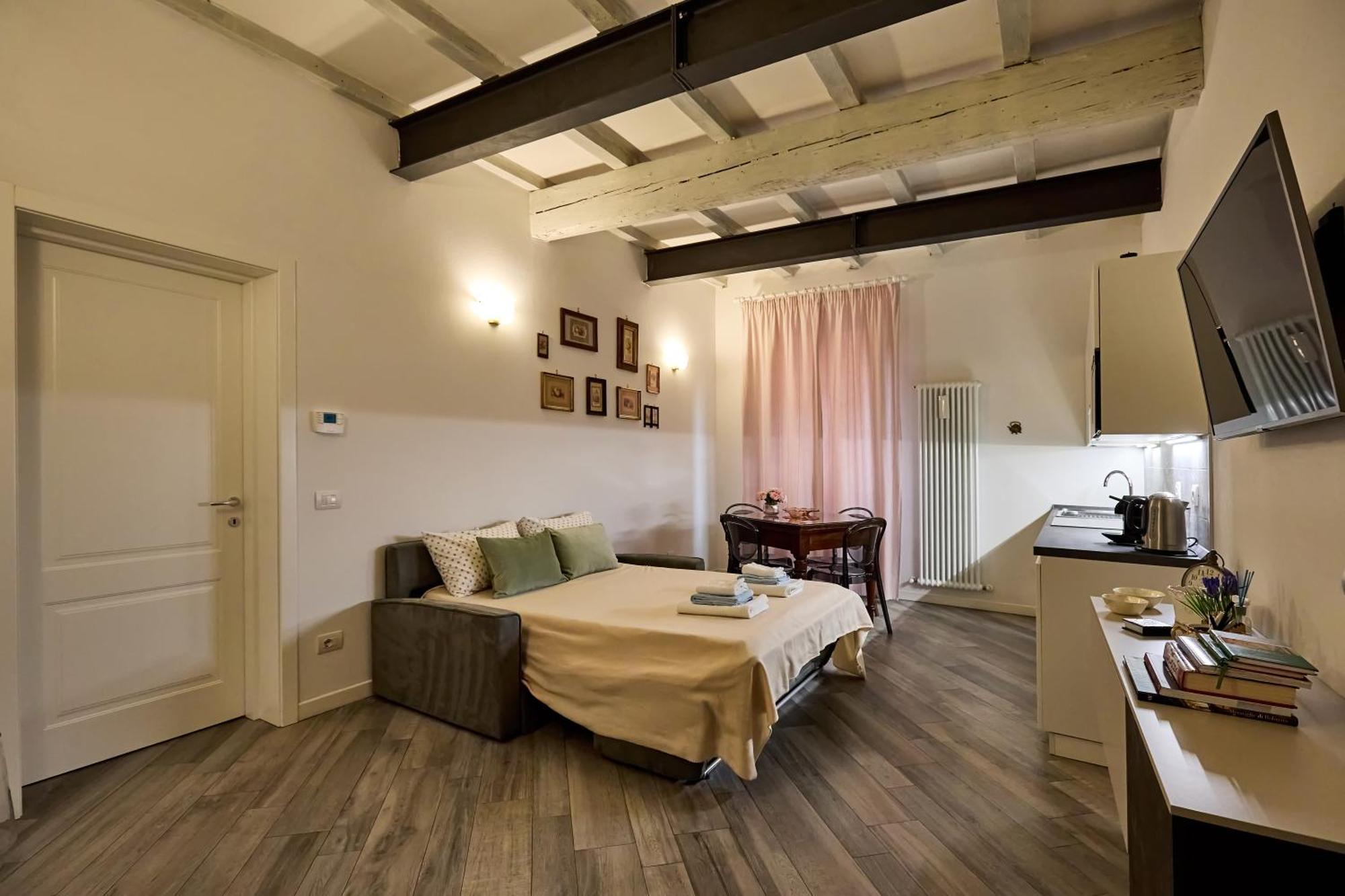 La Torre Lunga -smart Working- 150 M Dalle-from Due Torri-two Towers Apartment *