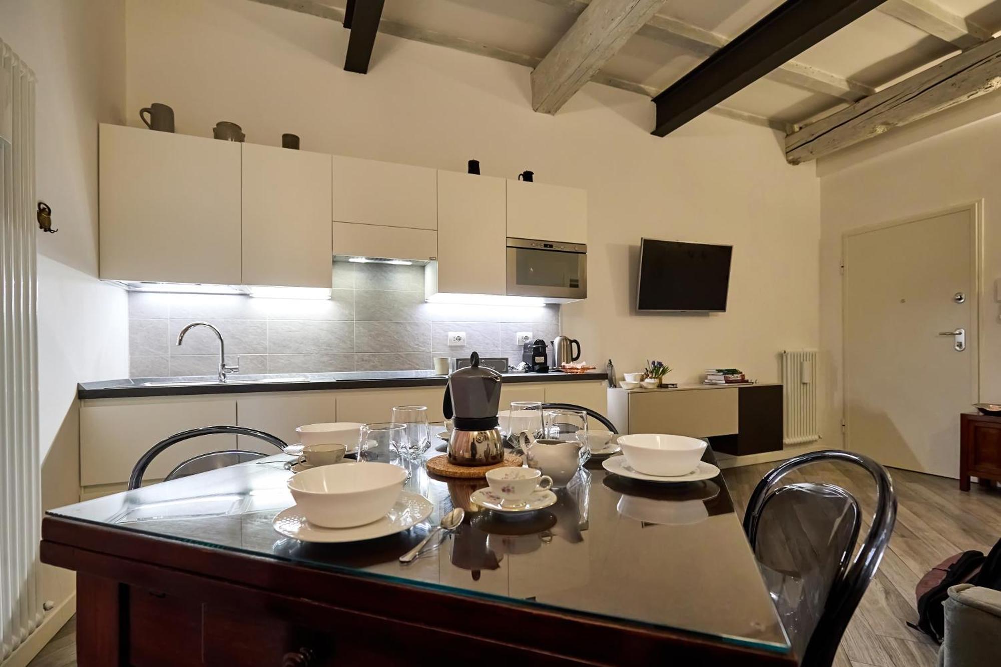 Apartment La Torre Lunga -smart Working- 150 M Dalle-from Due Torri-two Towers