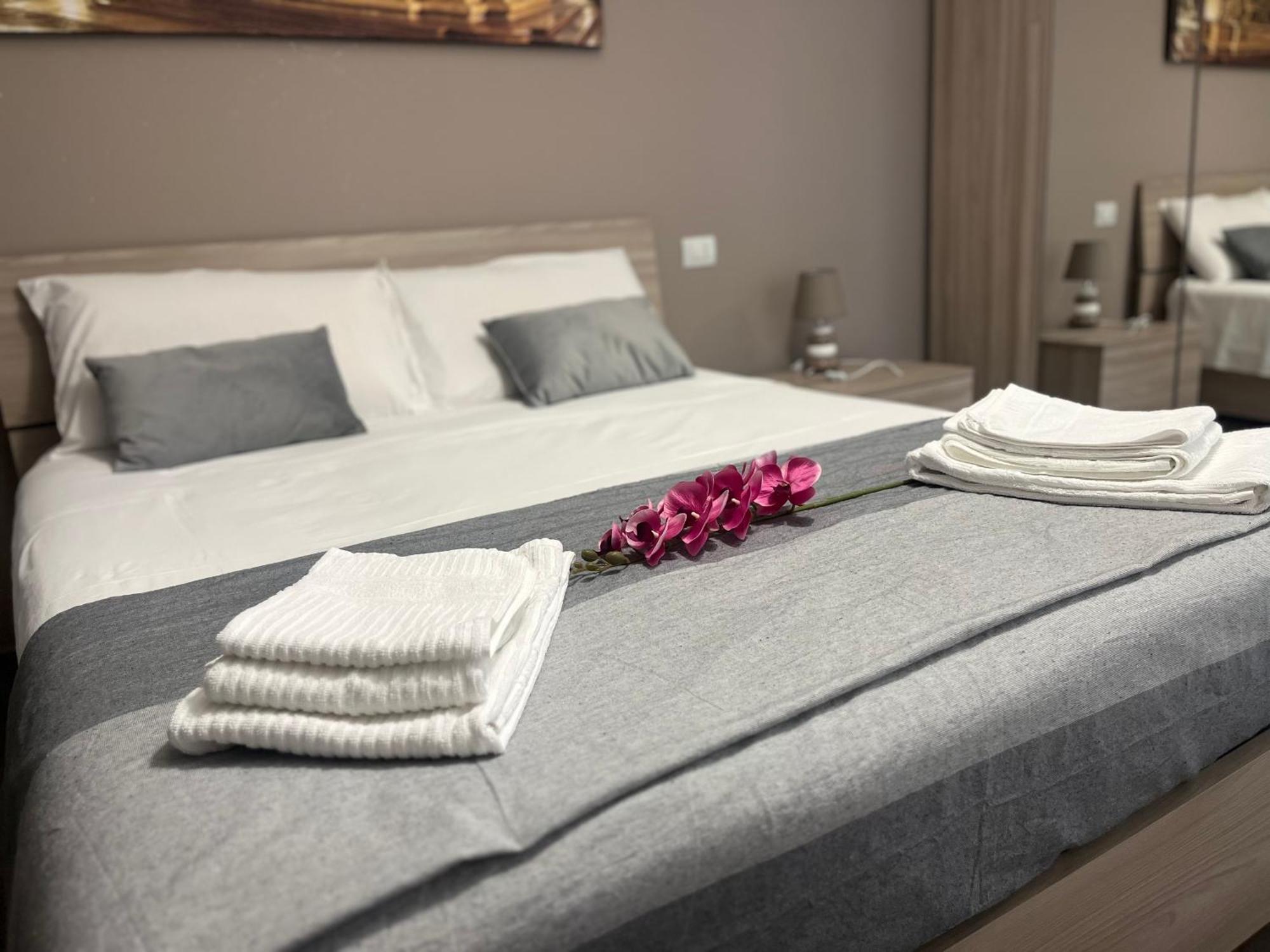 Apartment Sweet 051