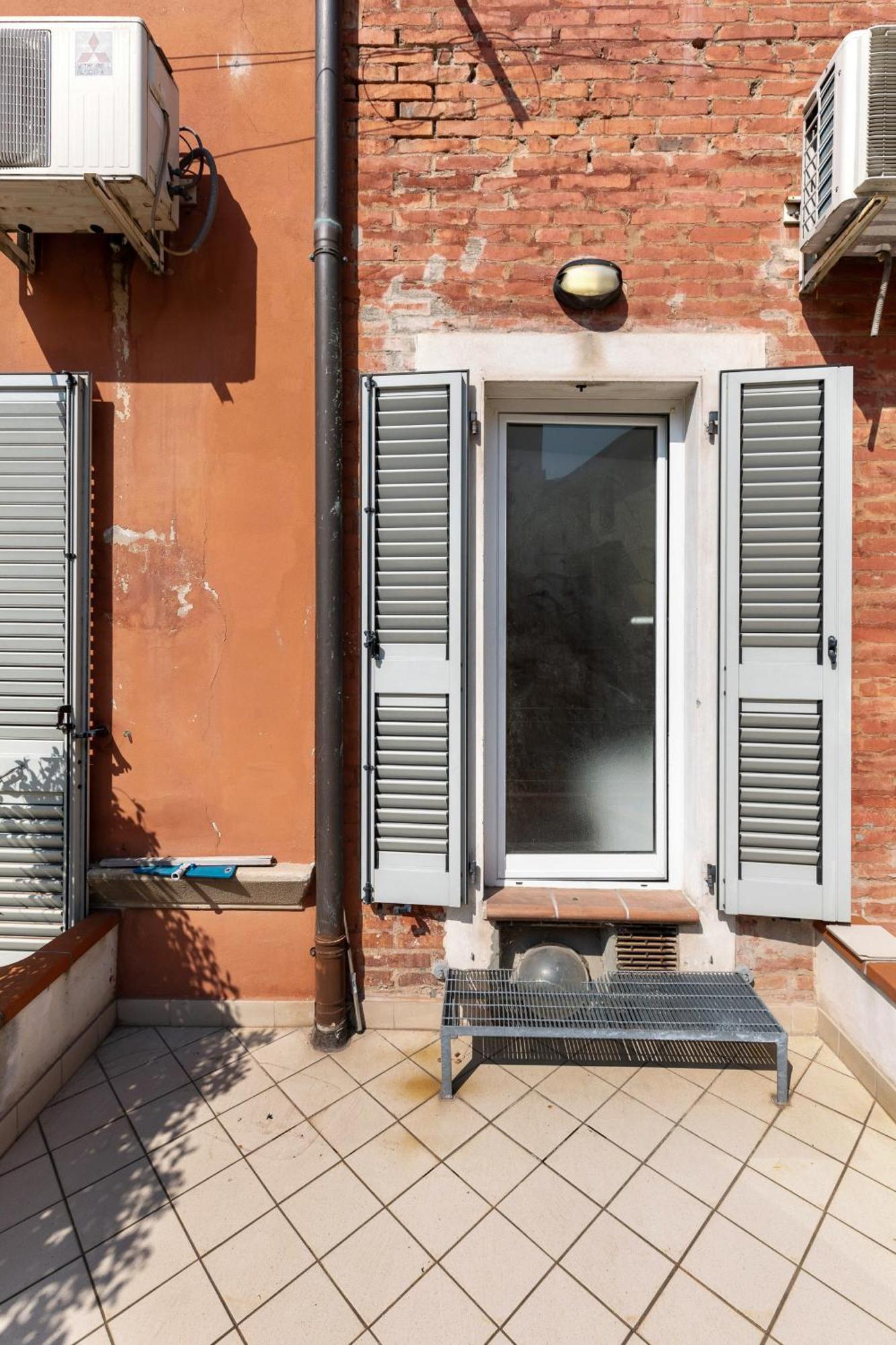 Bright With Balcony By Wonderful Italy *