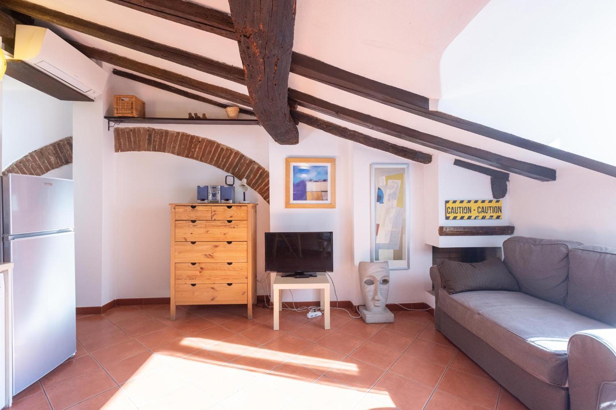 Beautiful Penthouse In Center With Balcony Apartment *