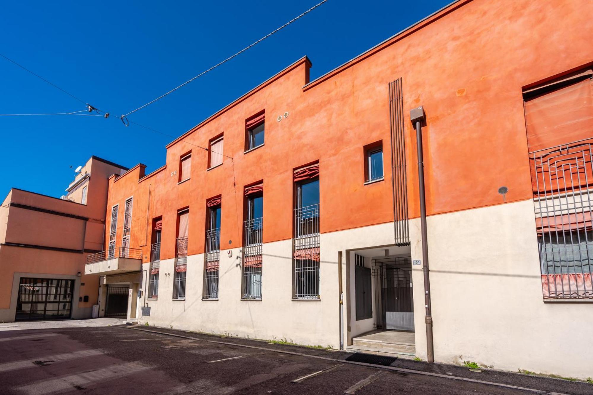 Ab - Via Dello Scalo 10 Falkland *
