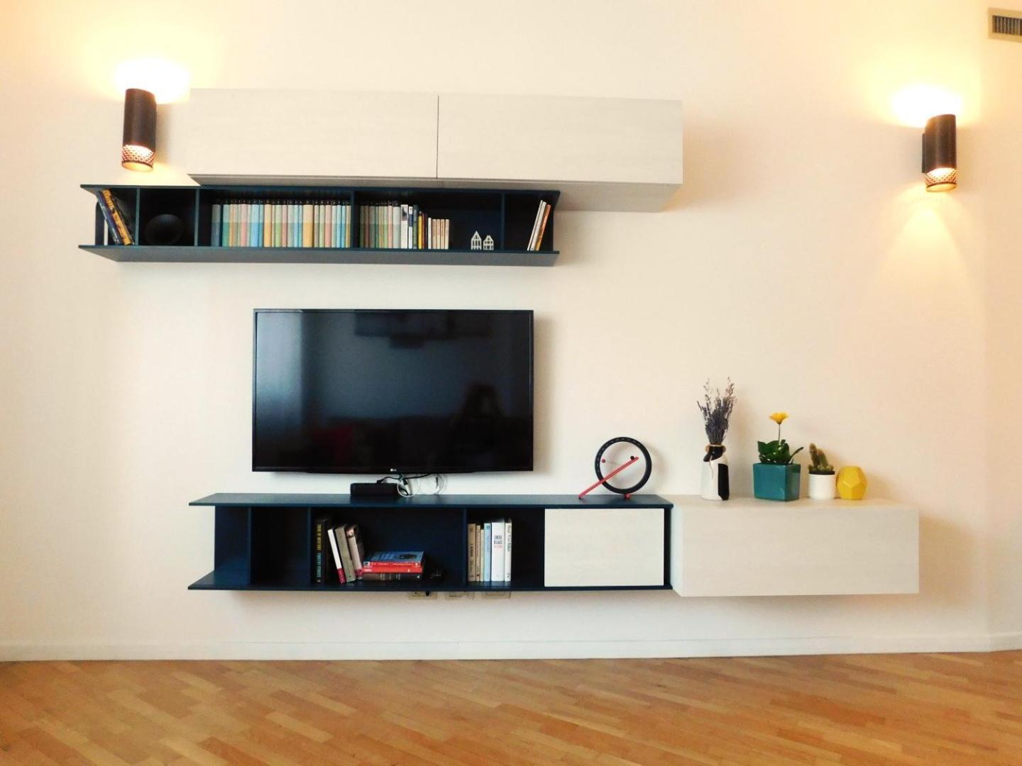 Centre, Living In Lame Apartment
