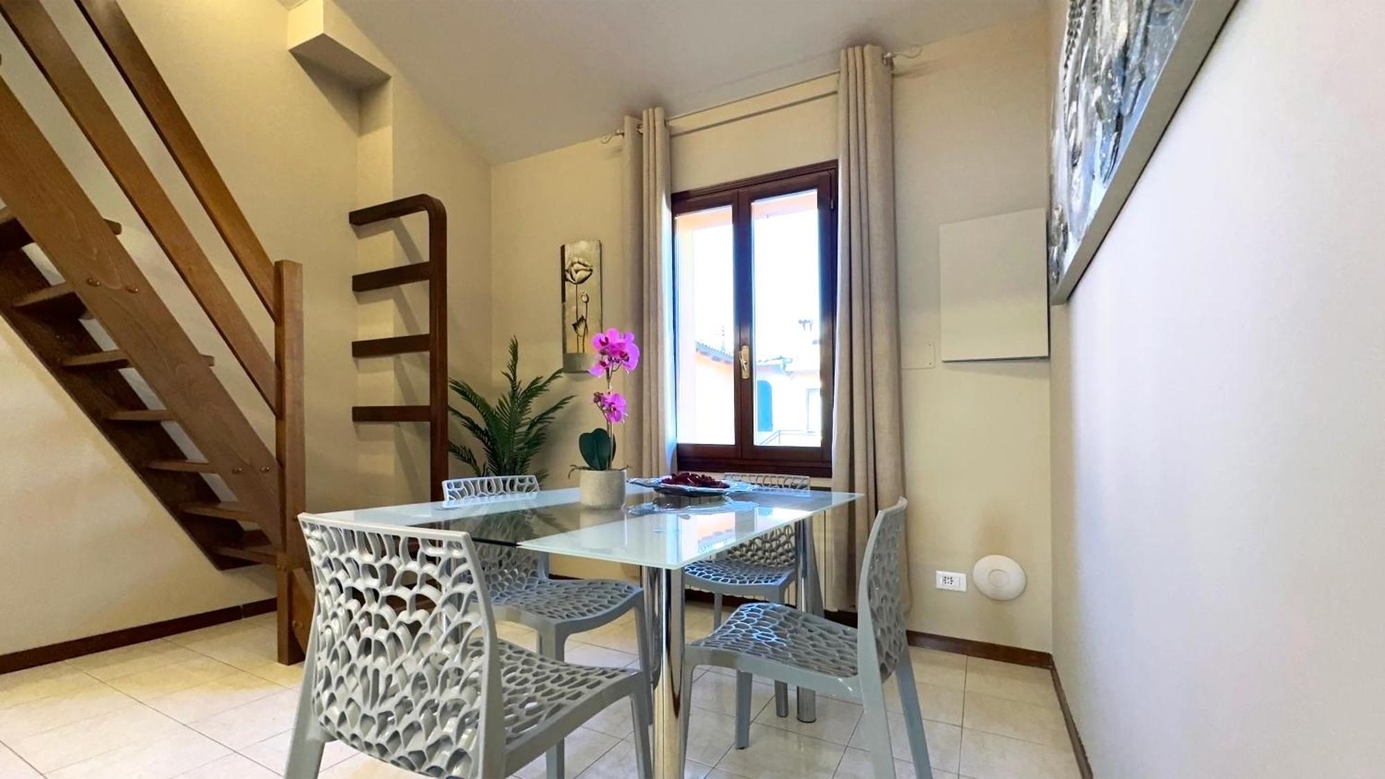 Int 18 - Lorenzo Apartment