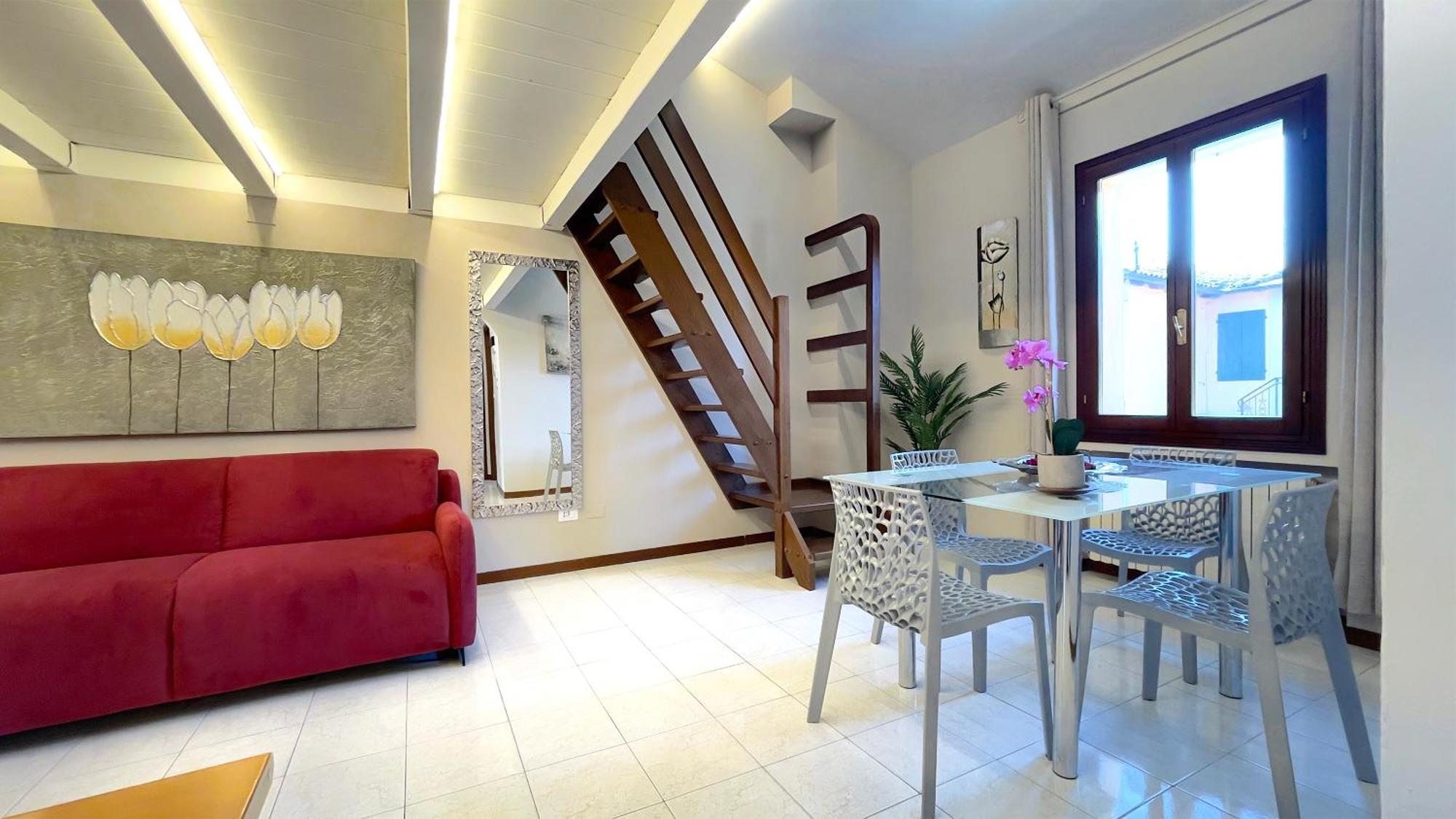 Int 18 - Lorenzo Apartment *