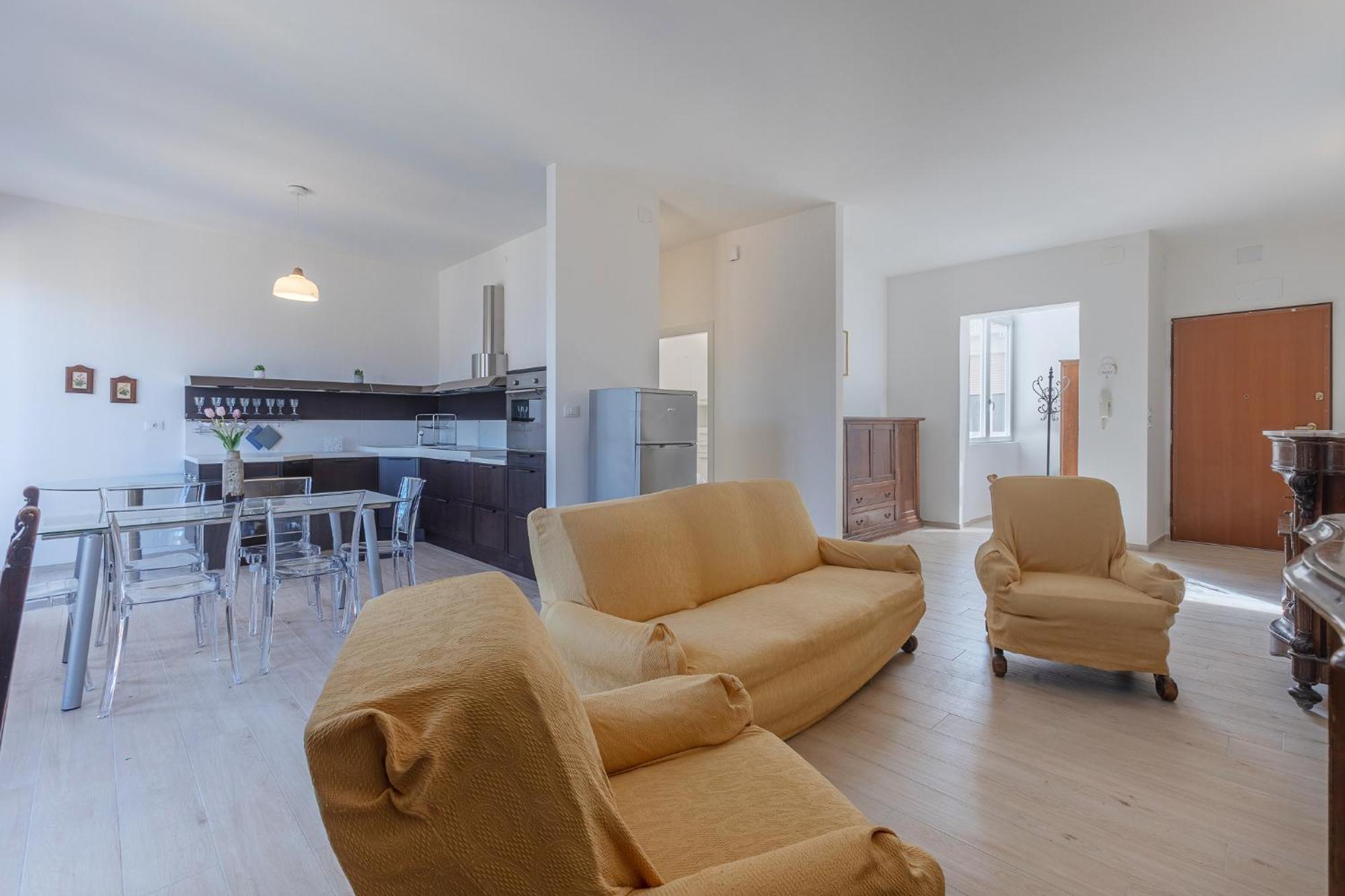 Spacious X5 With Two Balconies! Apartment