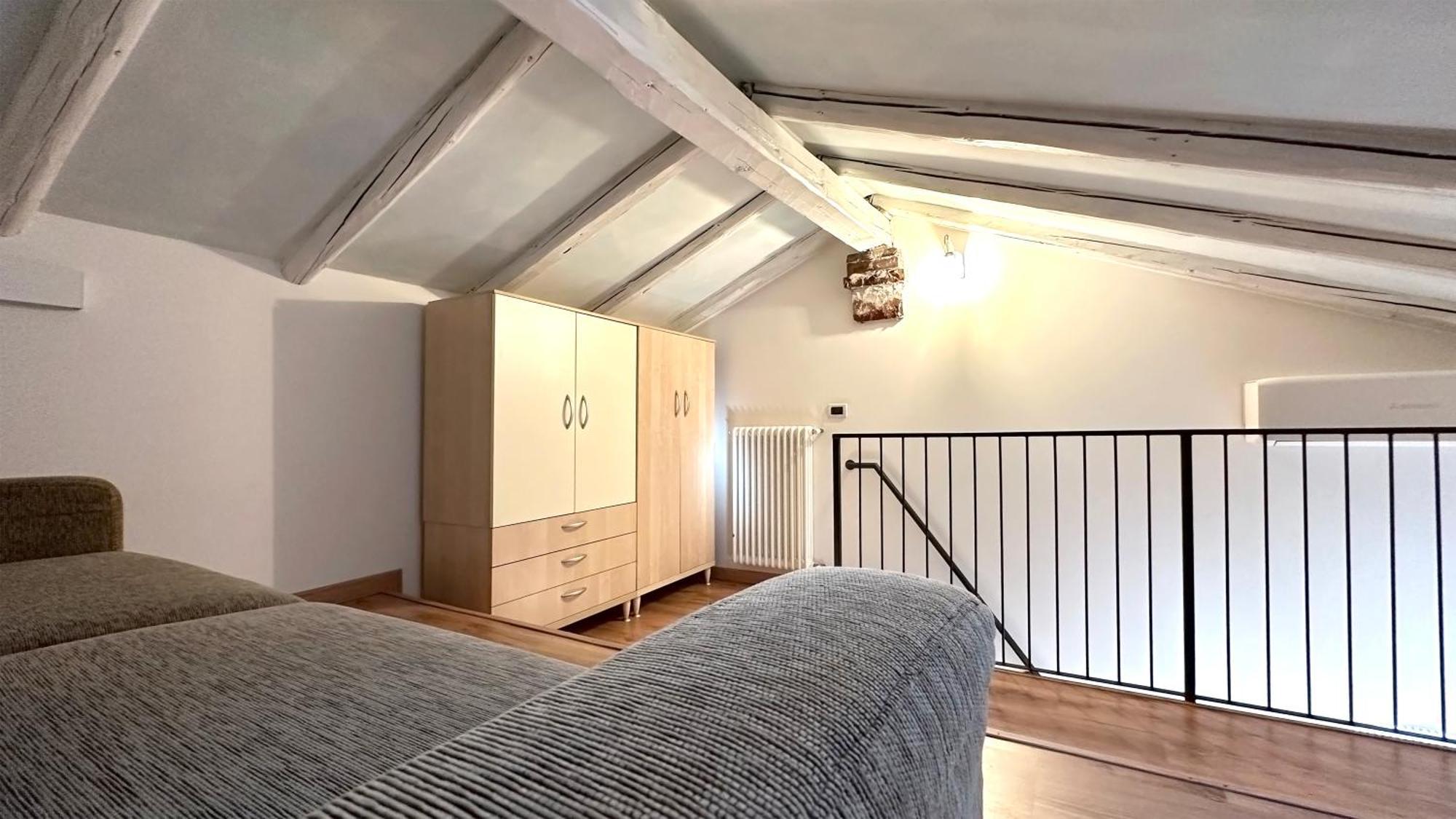 Int 6 - Marco Apartment