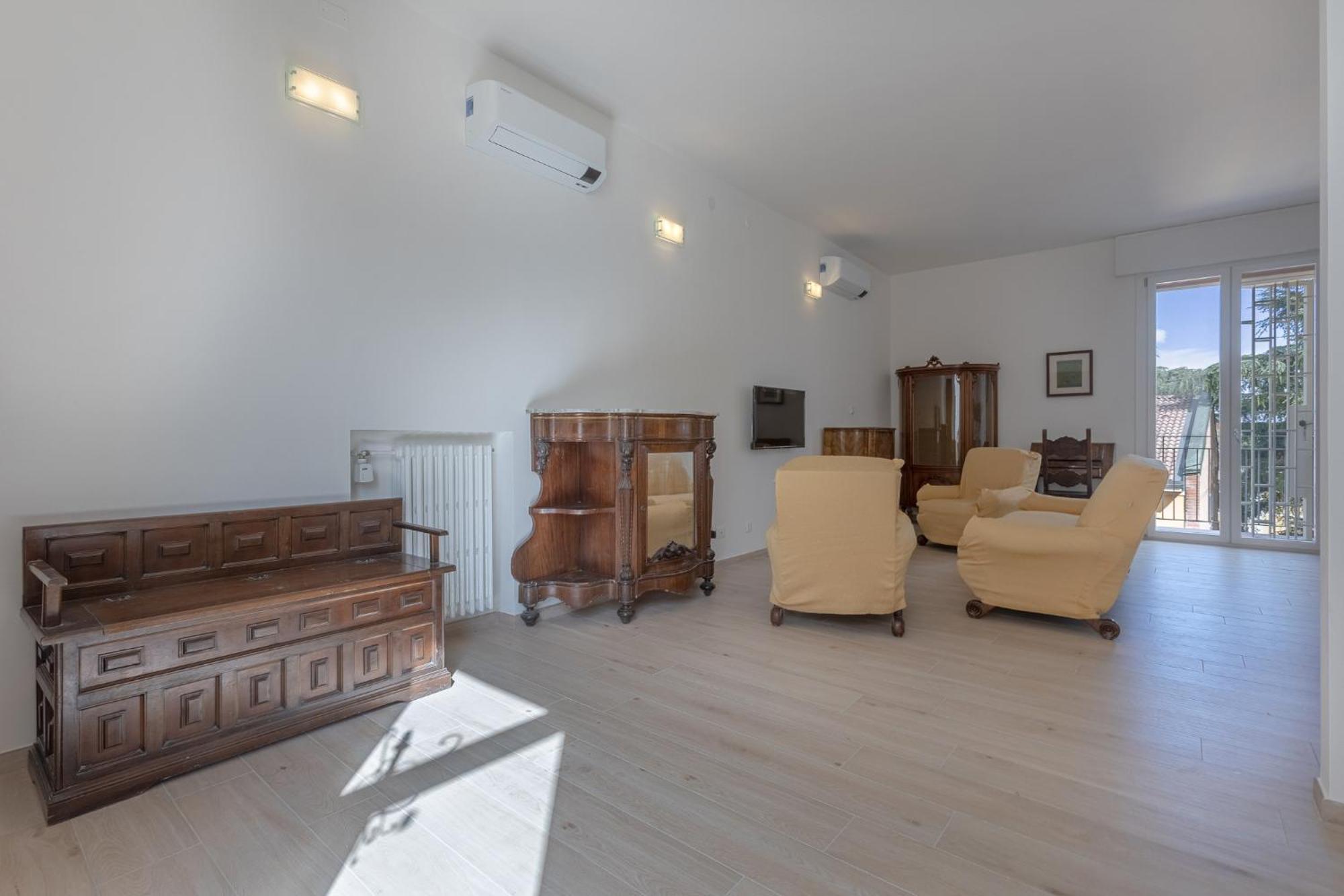 Spacious X5 With Two Balconies! * Bologna