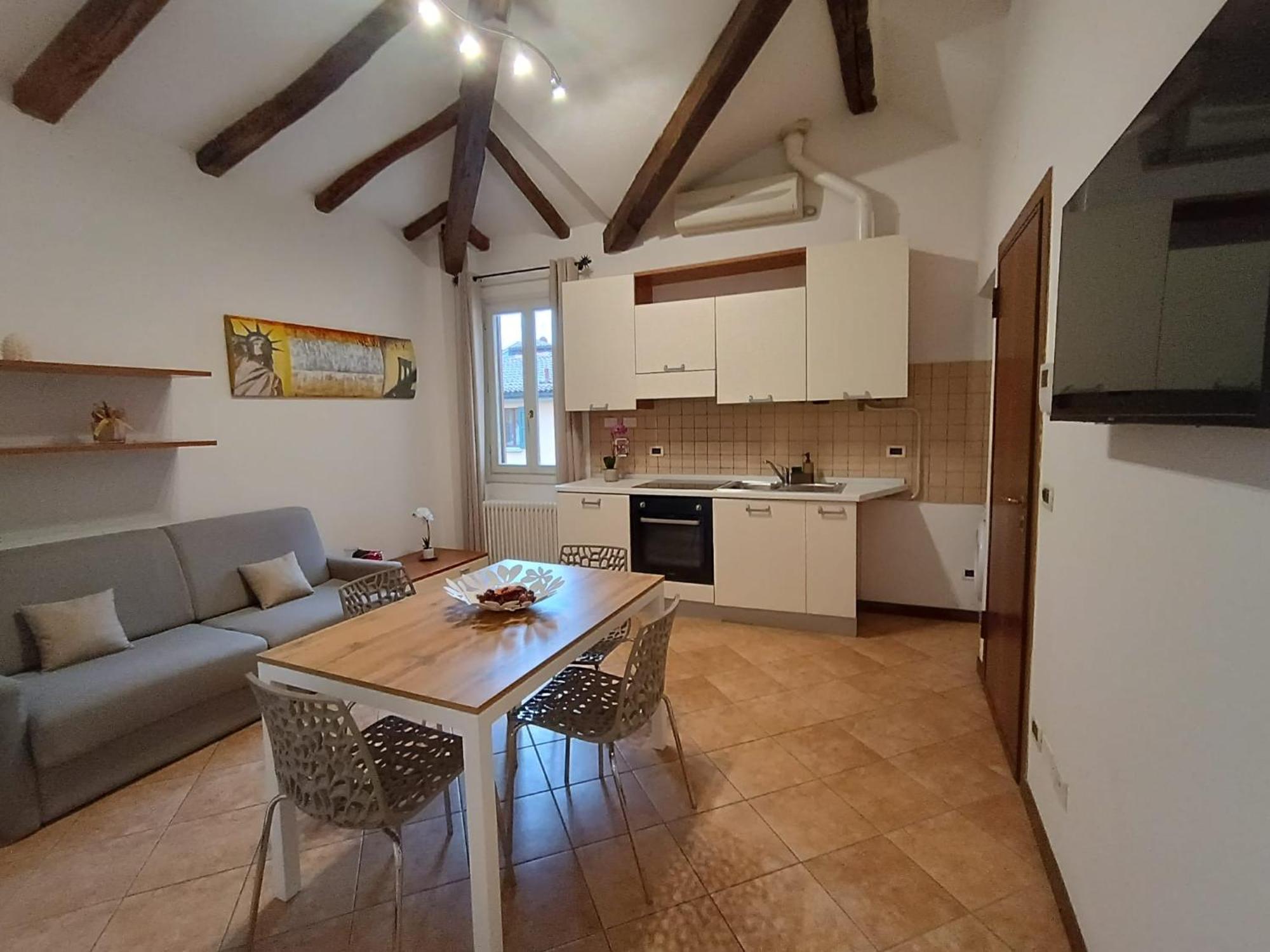Int 4 - Edoardo Apartment *