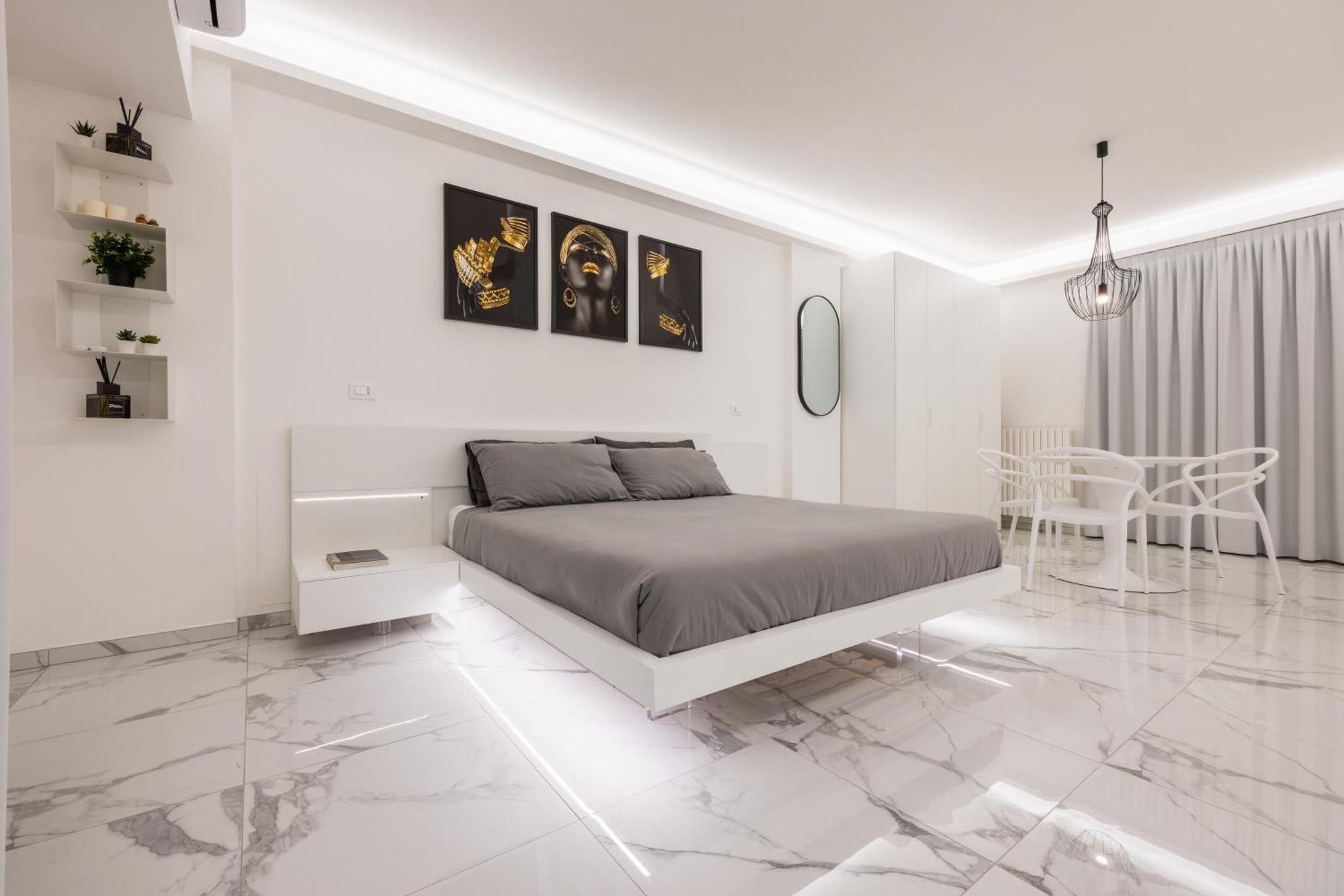 Superior Station Apartment *