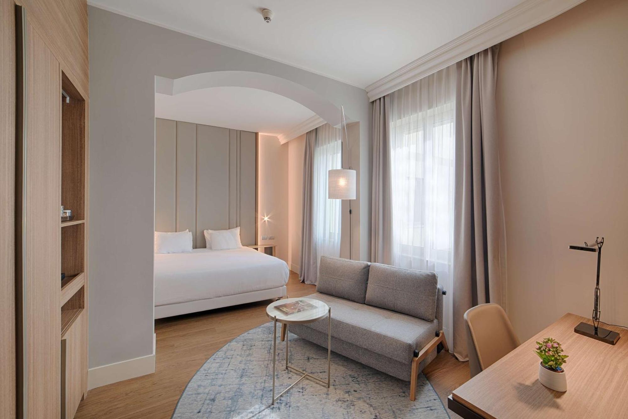 Nh De La Gare Hotel 4*