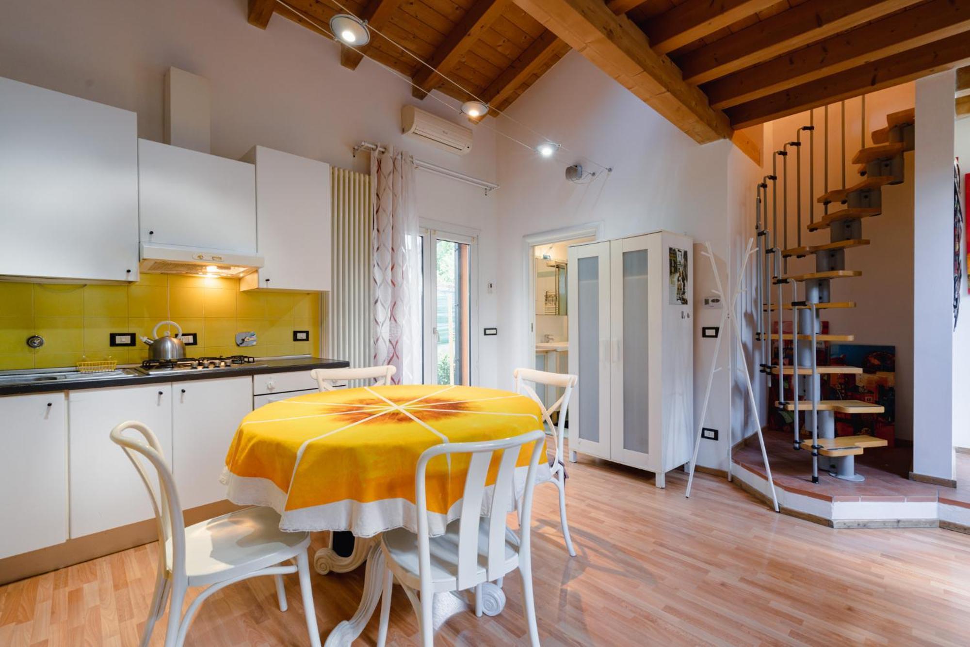 Authentic Relax: 10 Minutes From The Heart Of Town Apartment *