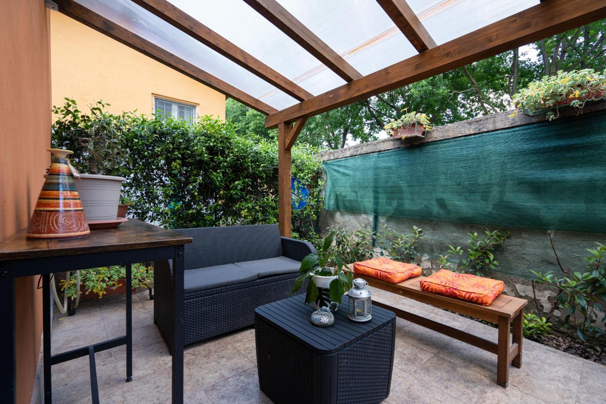 Authentic Relax: 10 Minutes From The Heart Of Town Apartment