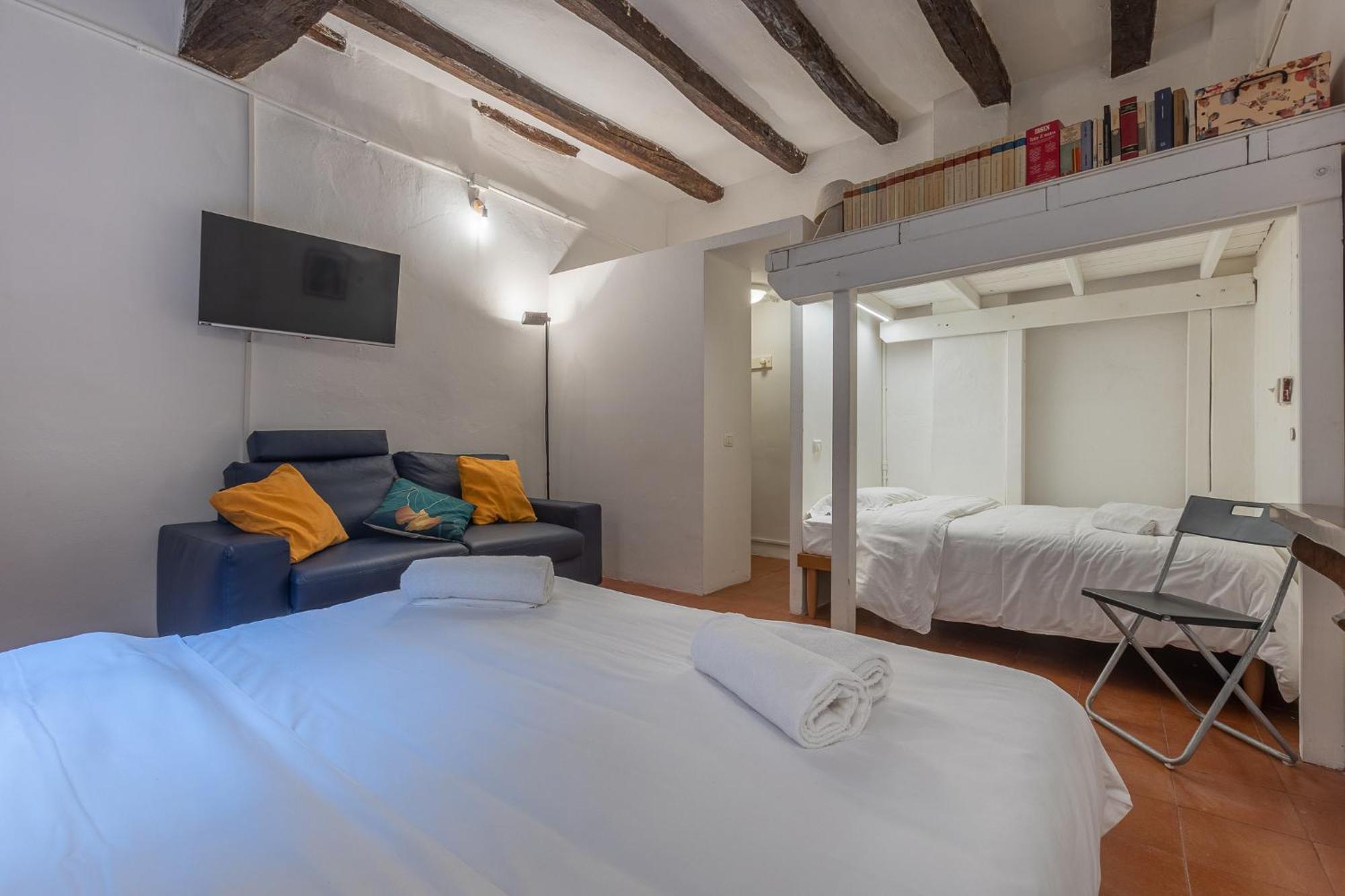 With Private Courtyard! * Bologna