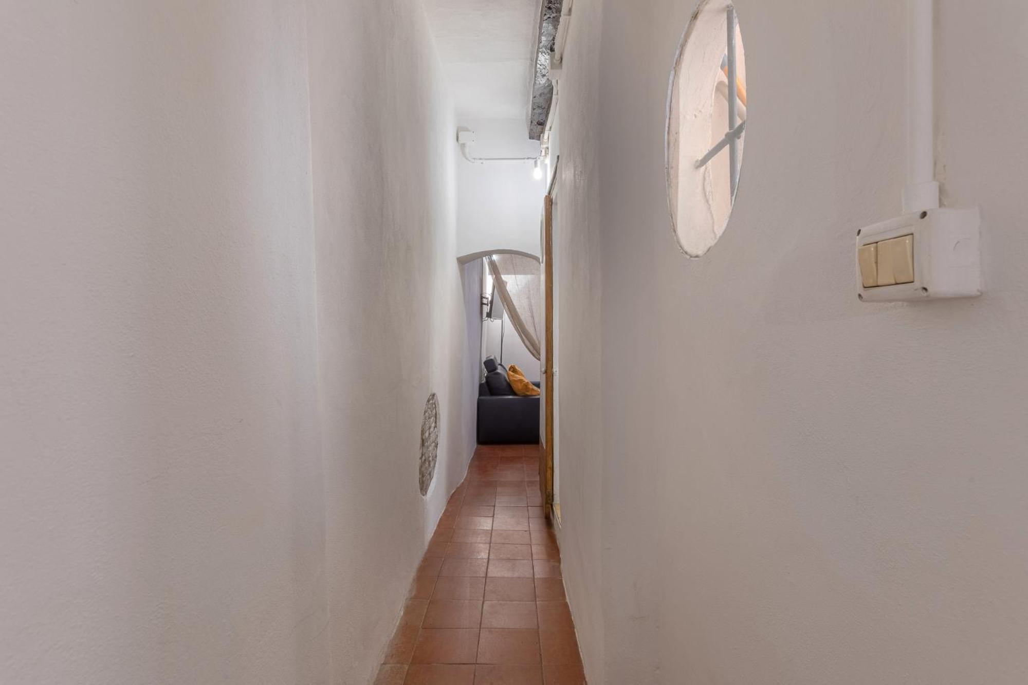 Apartment With Private Courtyard!
