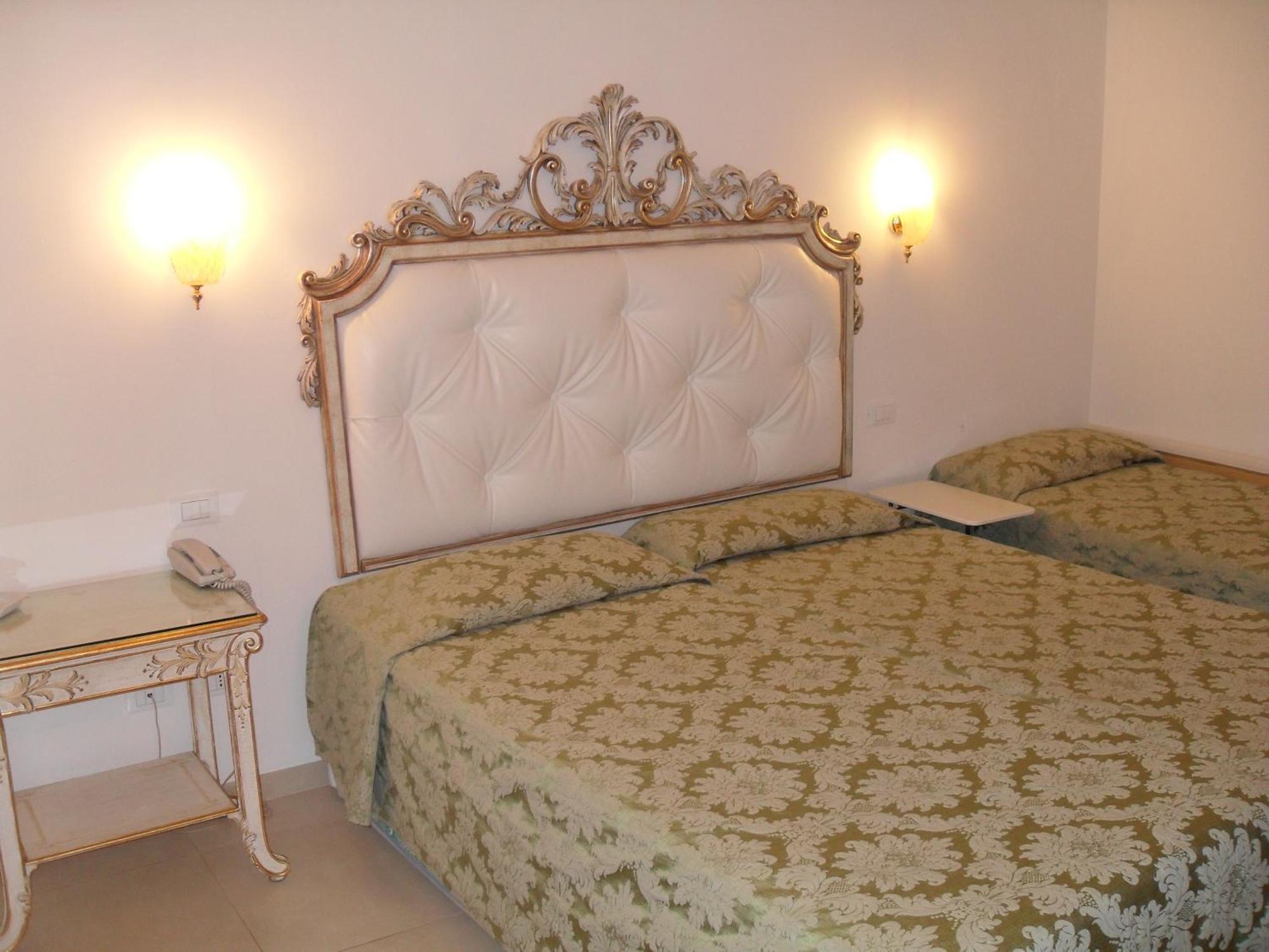 Affittacamere Residenza Due Torri Check In Presso Vicolo Cattani 7