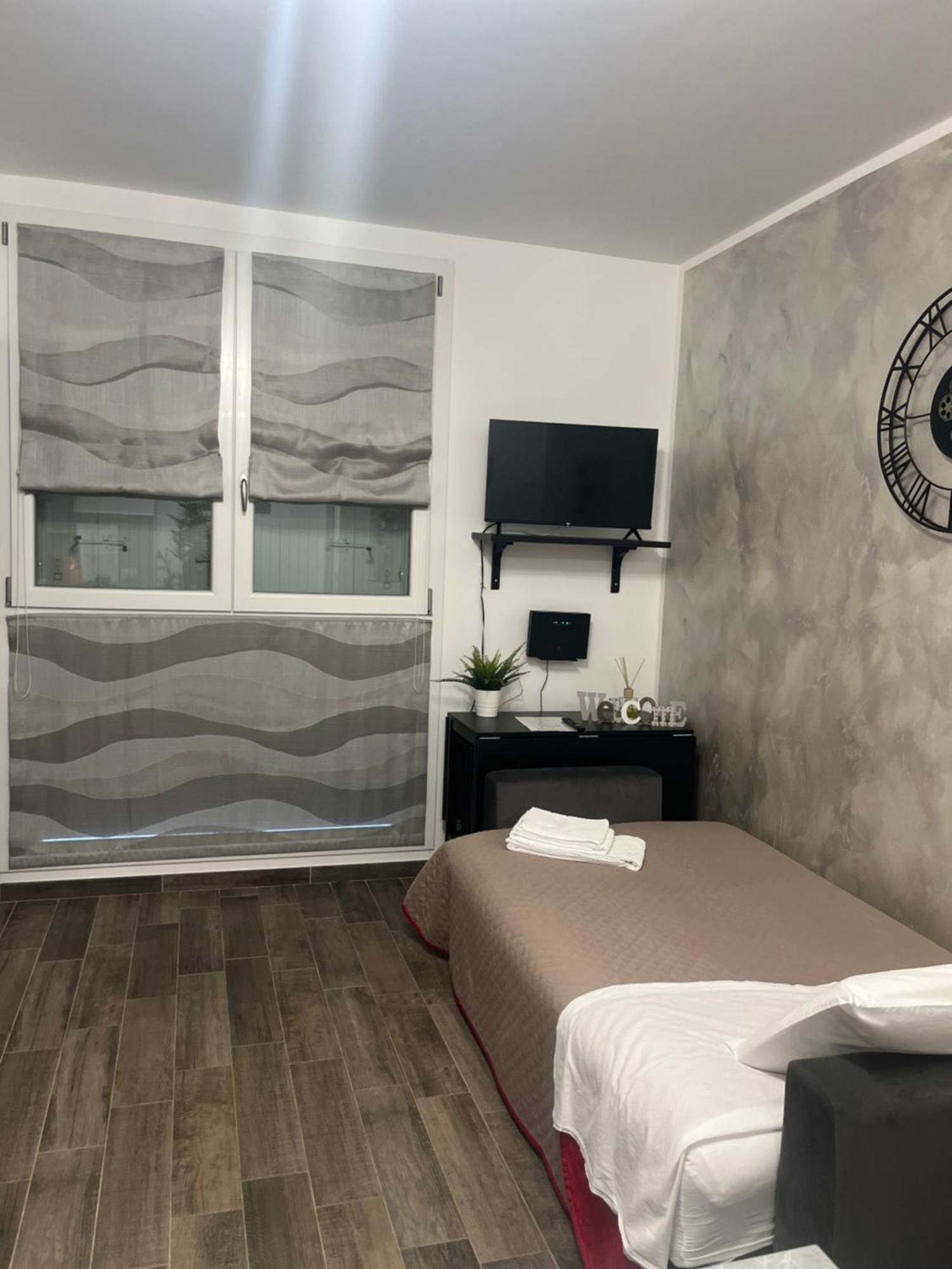 Apartment Sweet 051