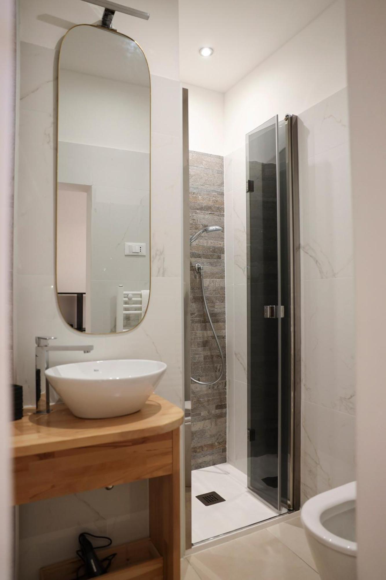 Urban Corner House Apartment *