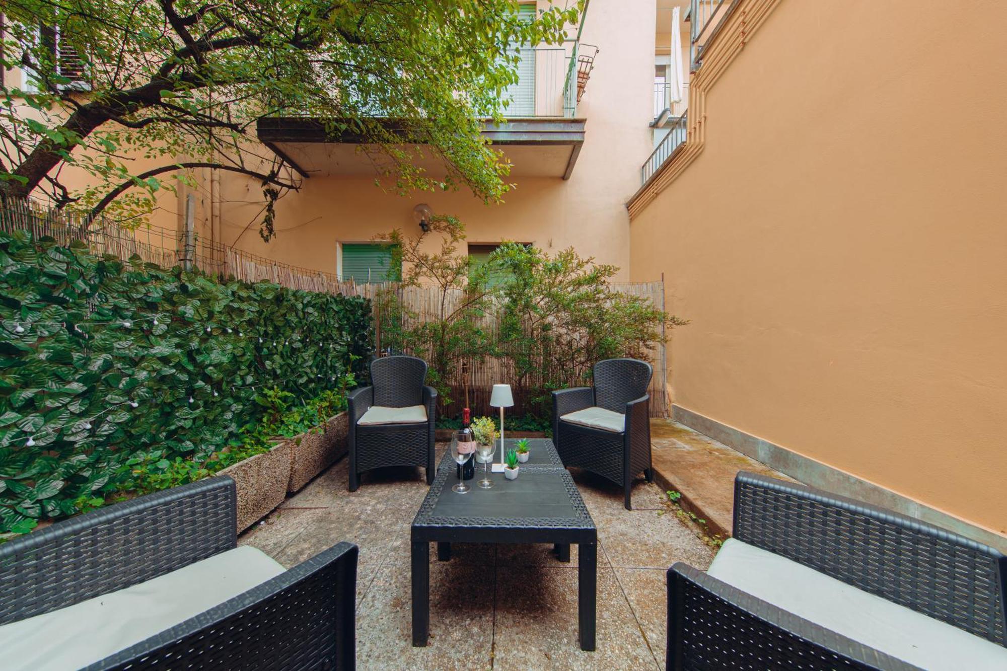Diamond Private Garden Center - Station Apartment *