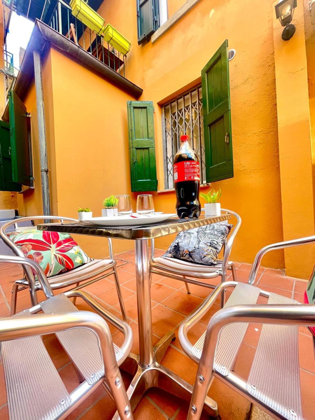 Apartment 50 Tourist House - Pratello - Self Check-in Bologna