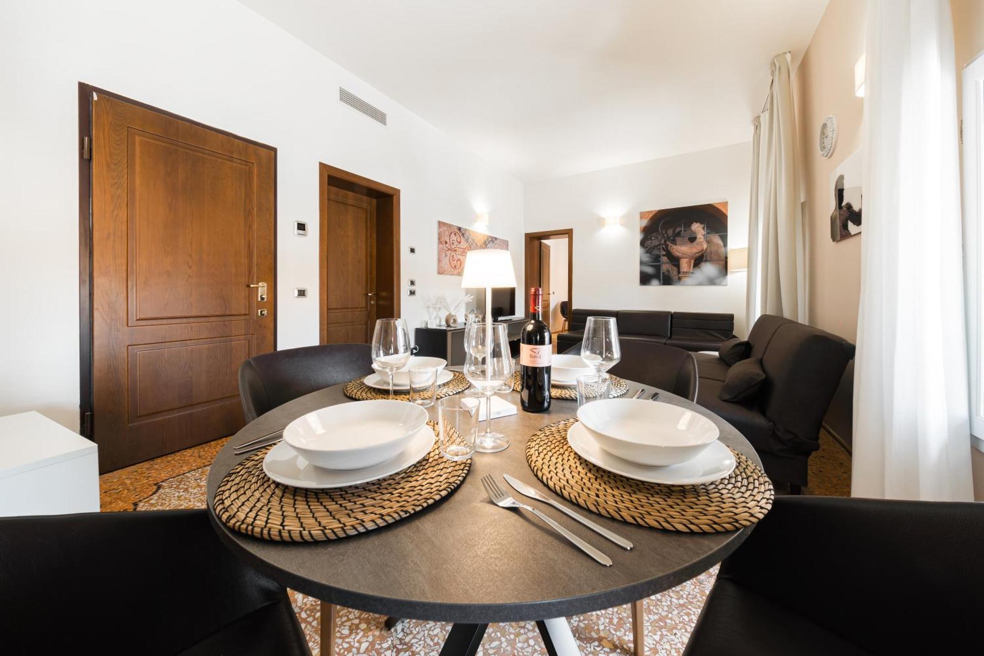 Immobo Arcadian - Piazza Maggiore View Apartment
