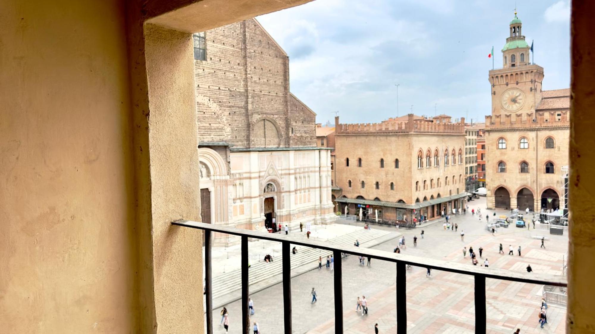 Apartment Immobo Panorama - Piazza Maggiore View Bologna