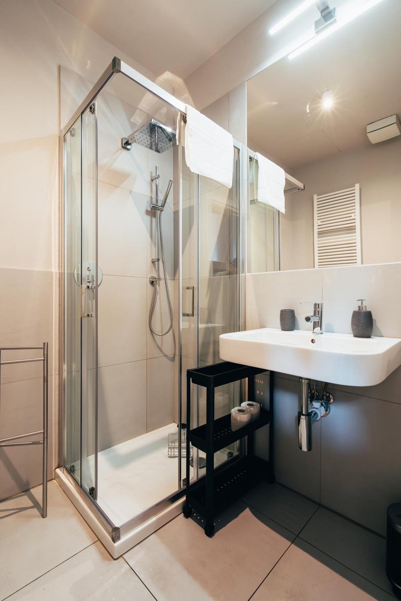 Gasthof - Private Bathroom *