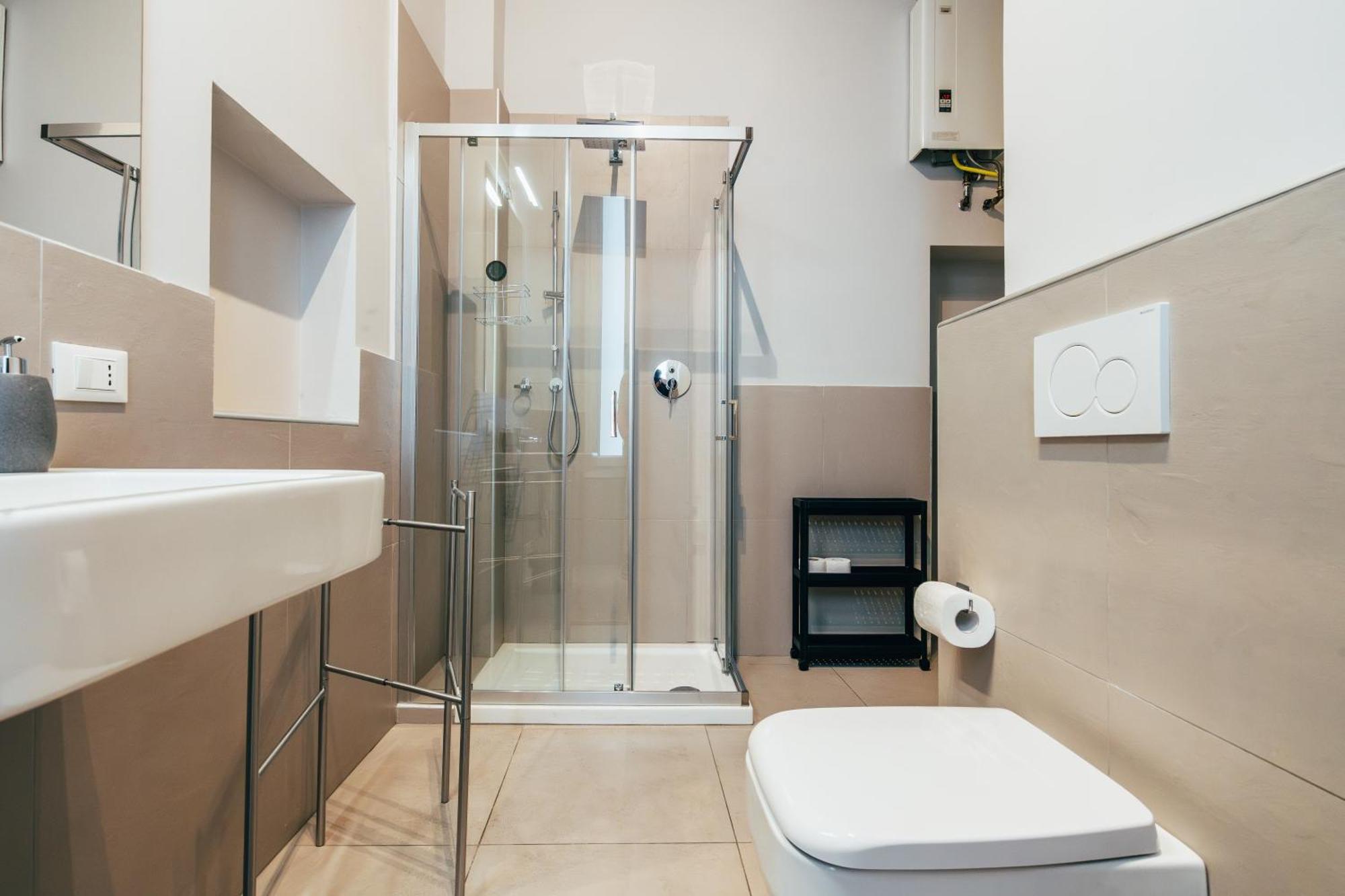 Gasthof - Private Bathroom Bologna