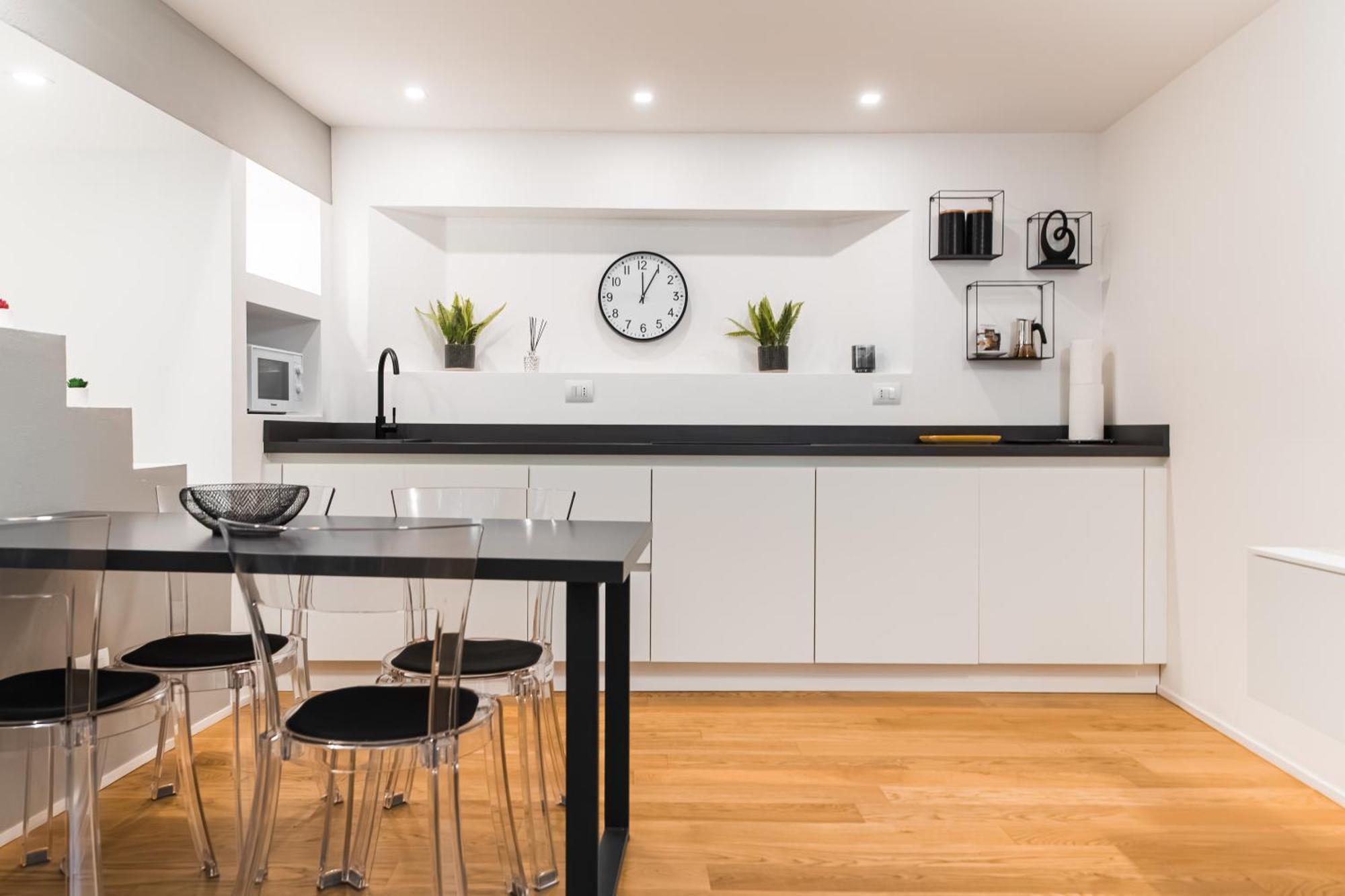 Lilli House - In The Heart Of *