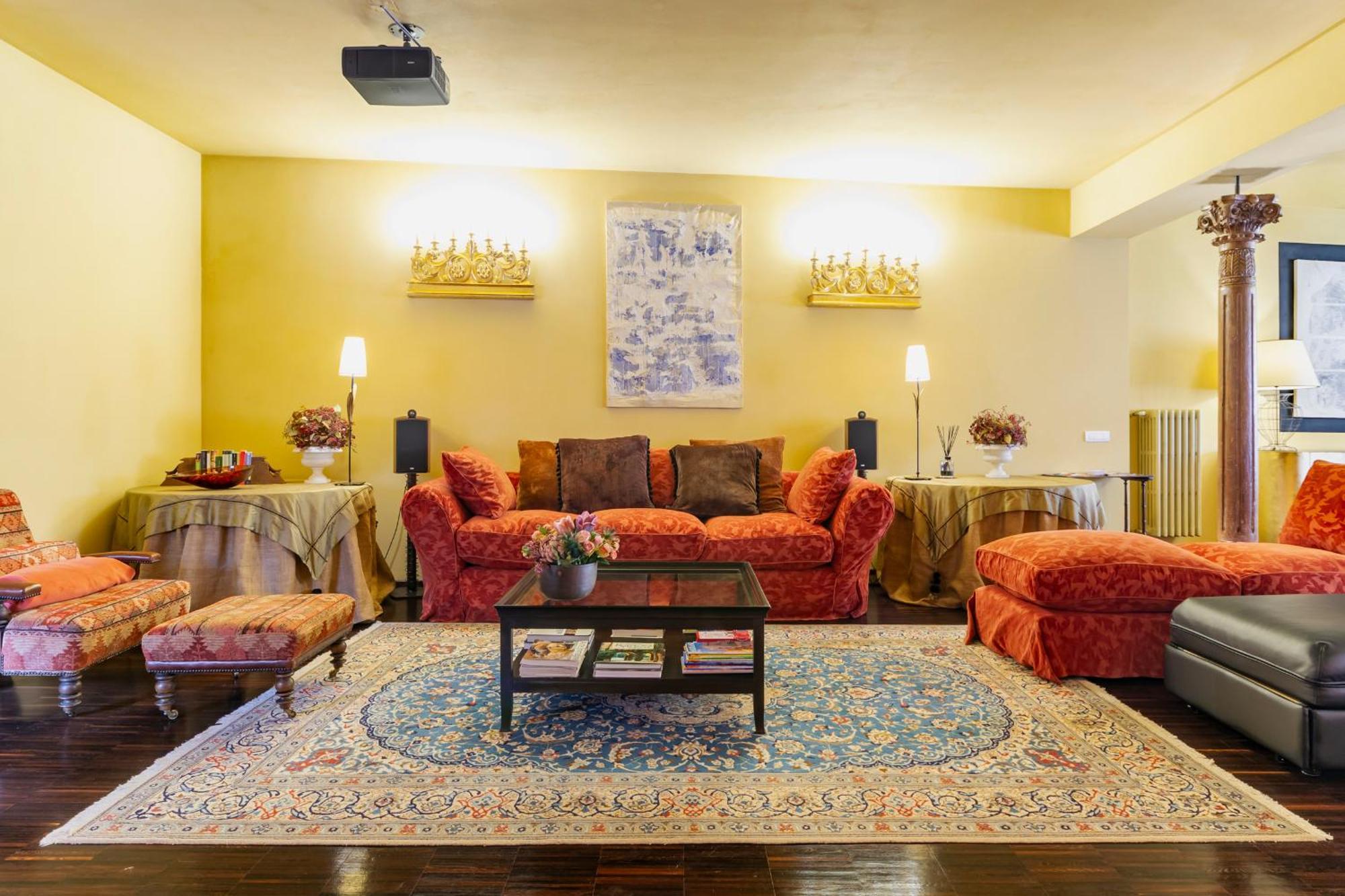 Bohemian Spacious And Loft Apartment