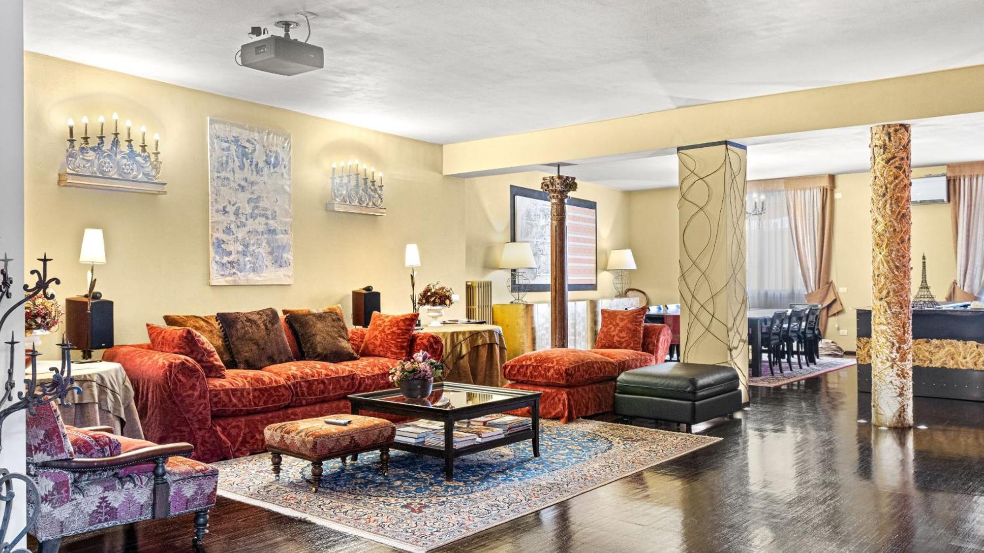 Bohemian Spacious And Loft Apartment
