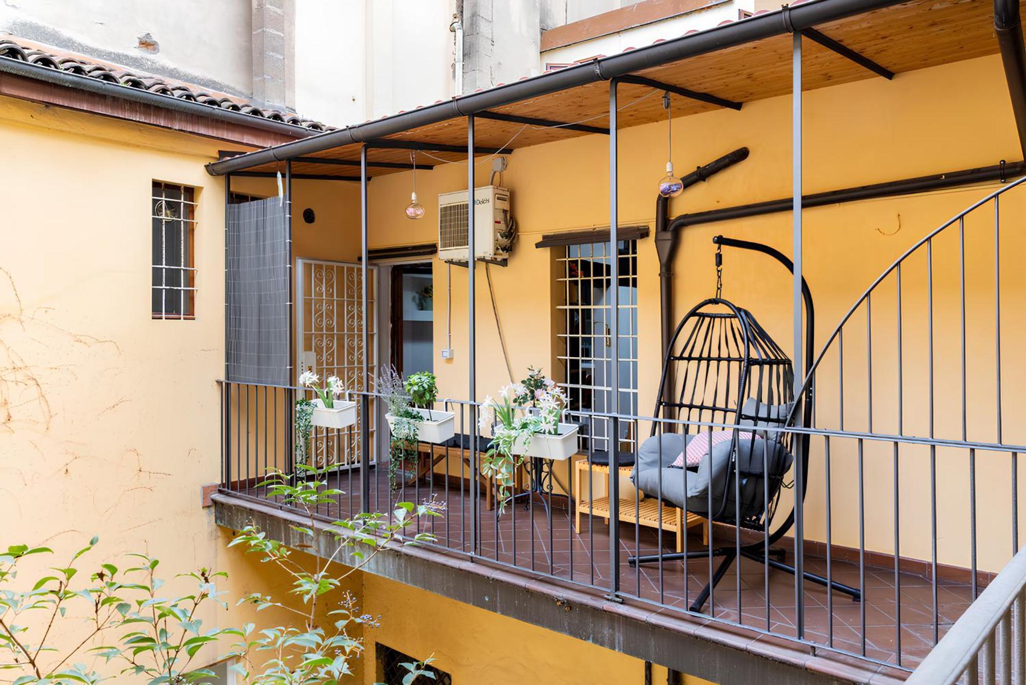 Apartment Bright Design House In The Heart Of Bologna