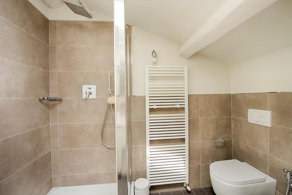 Elegant With Private Lift Apartment *