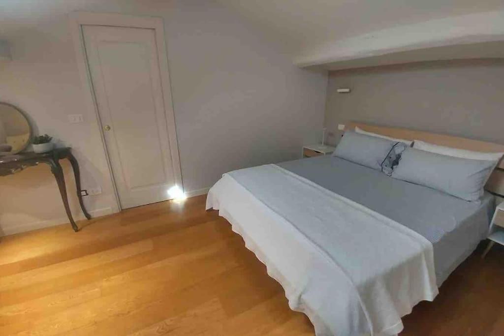 Elegant With Private Lift Apartment