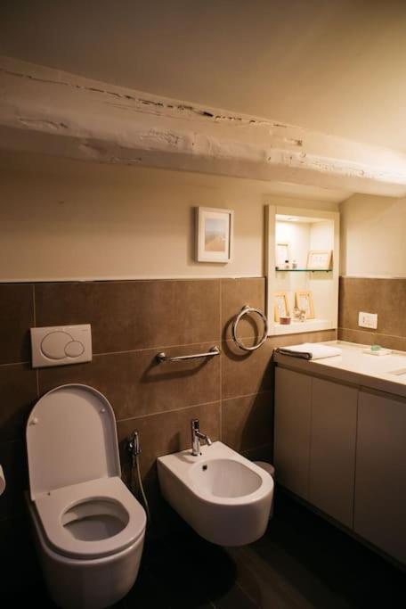Elegant With Private Lift Apartment *