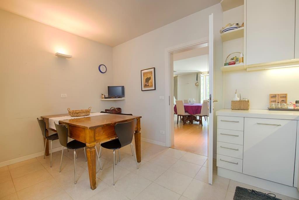 Elegant With Private Lift Apartment *