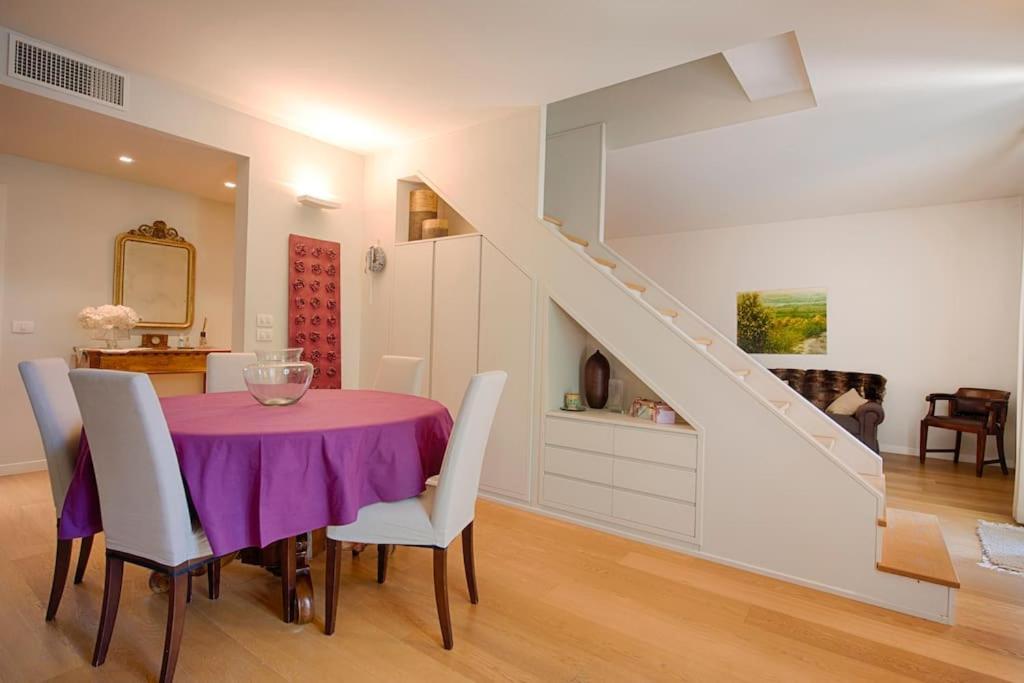 Elegant With Private Lift Apartment