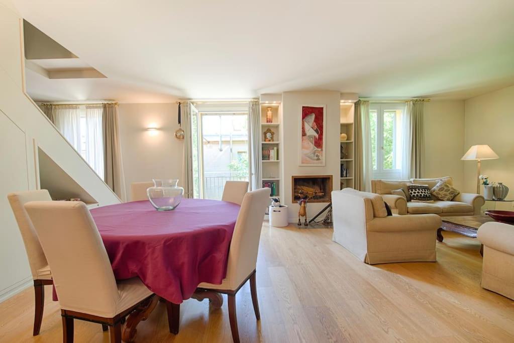 Elegant With Private Lift Apartment *