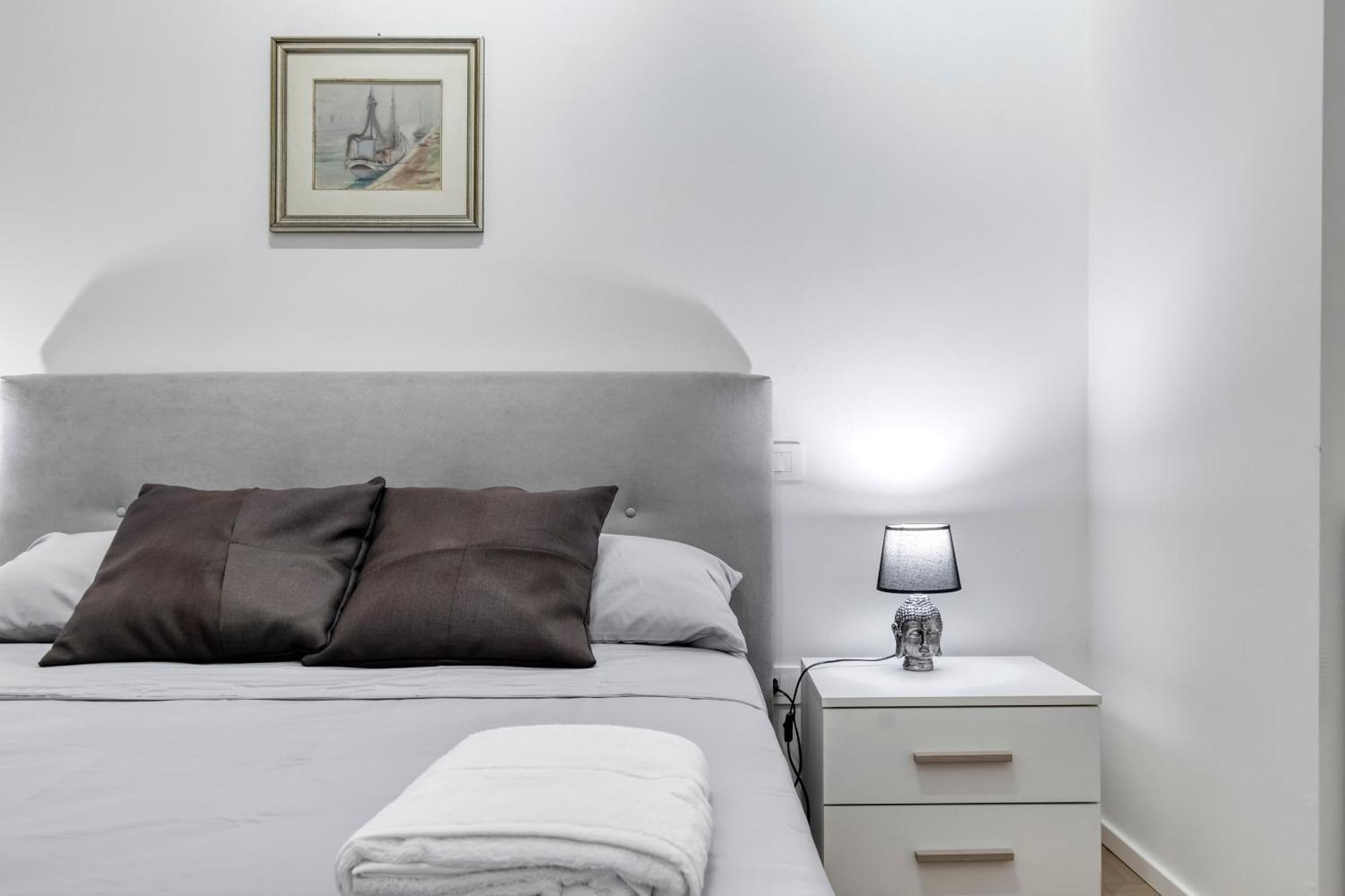 Carbonara Palace 1 - Luxury Comfort Under Medieval Towers