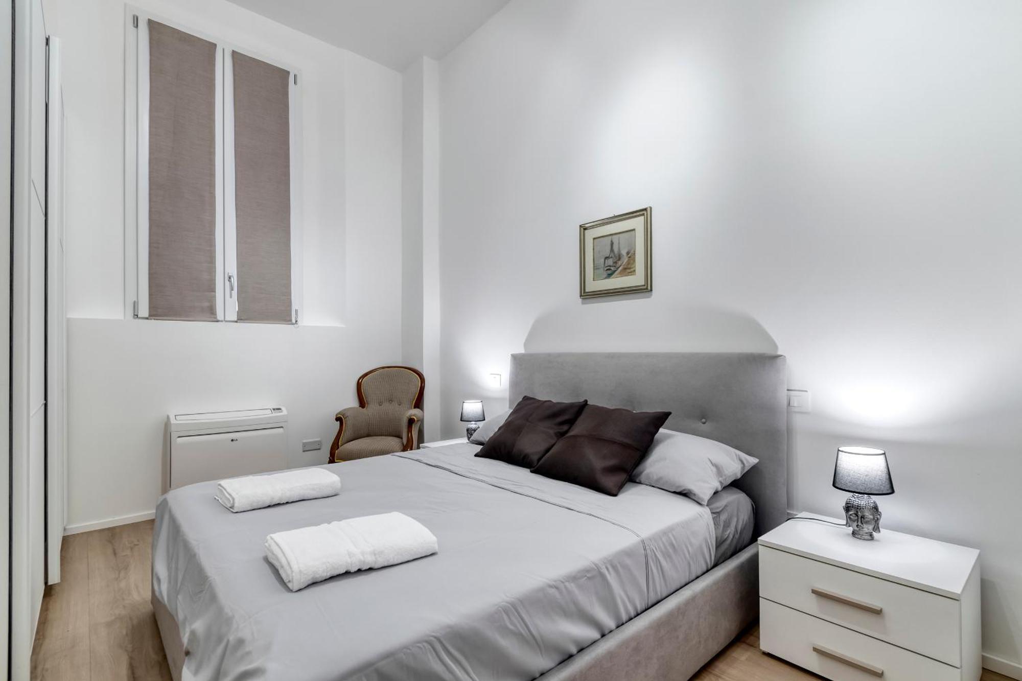 Carbonara Palace 1 - Luxury Comfort Under Medieval Towers *