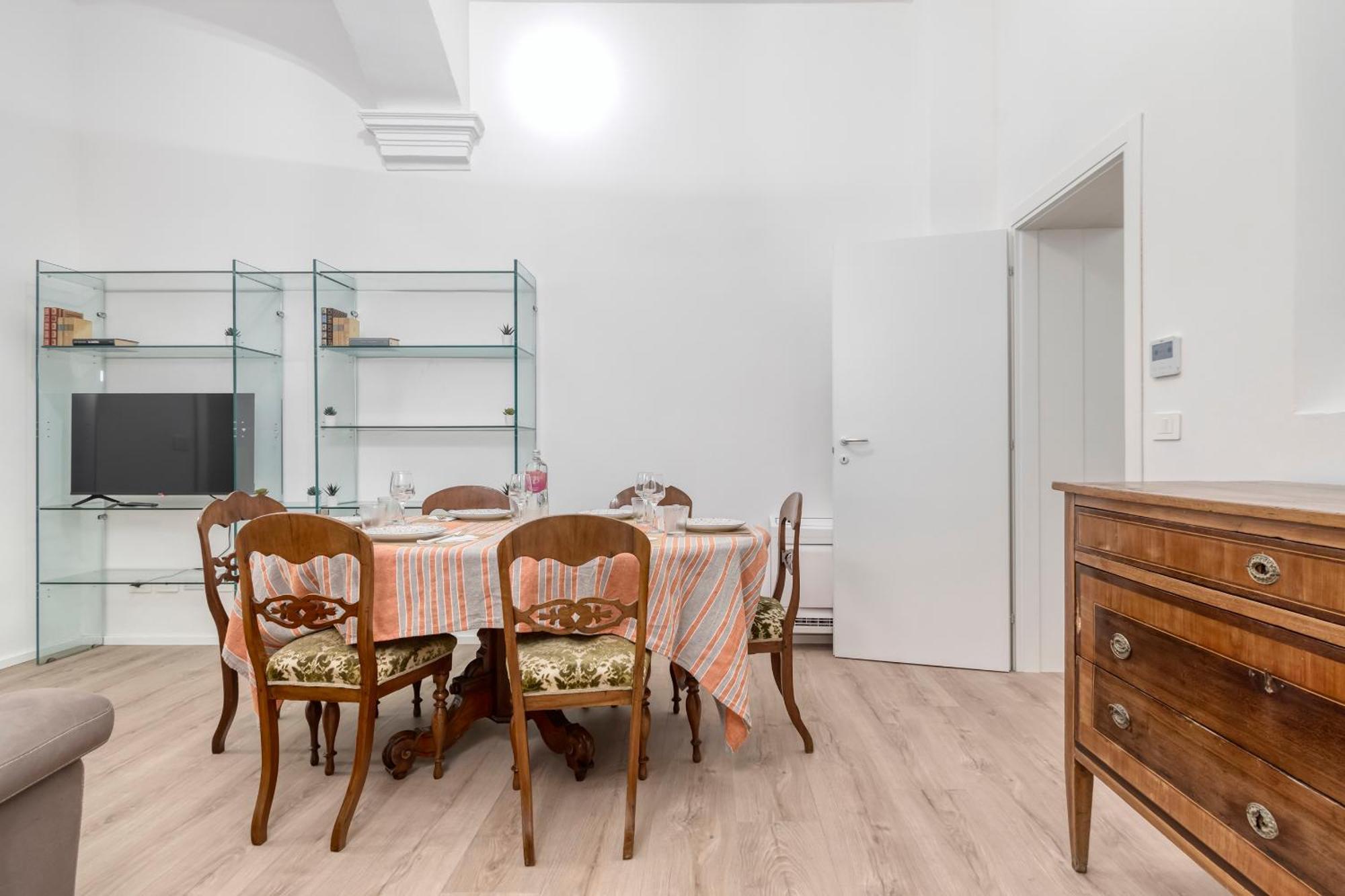 Carbonara Palace 1 - Luxury Comfort Under Medieval Towers *